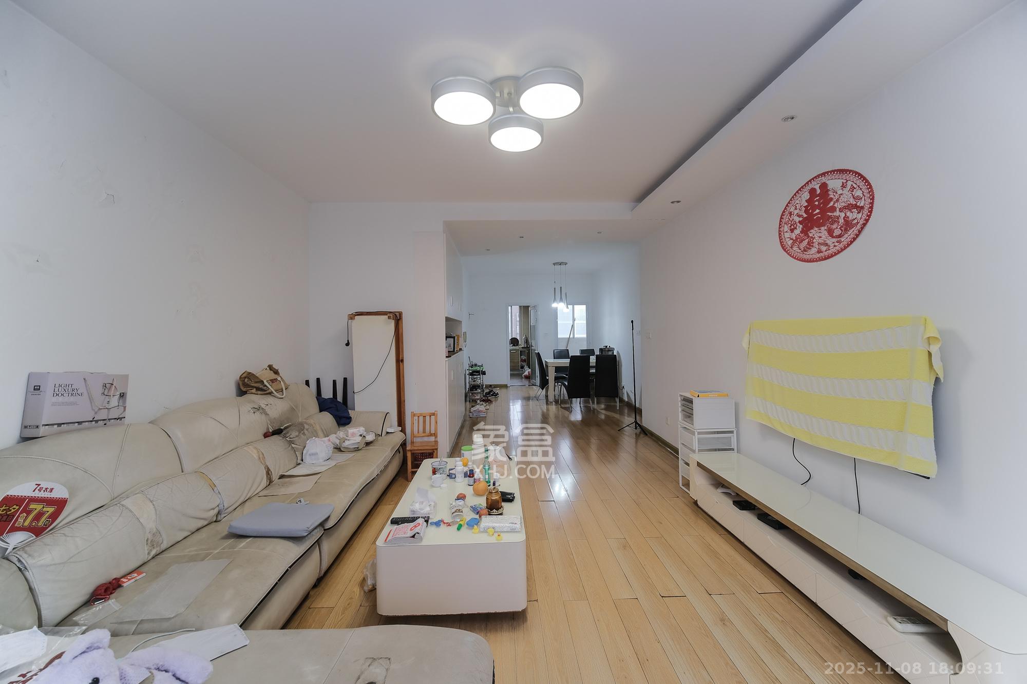 红树湾  3室2厅2卫    64.0万客厅