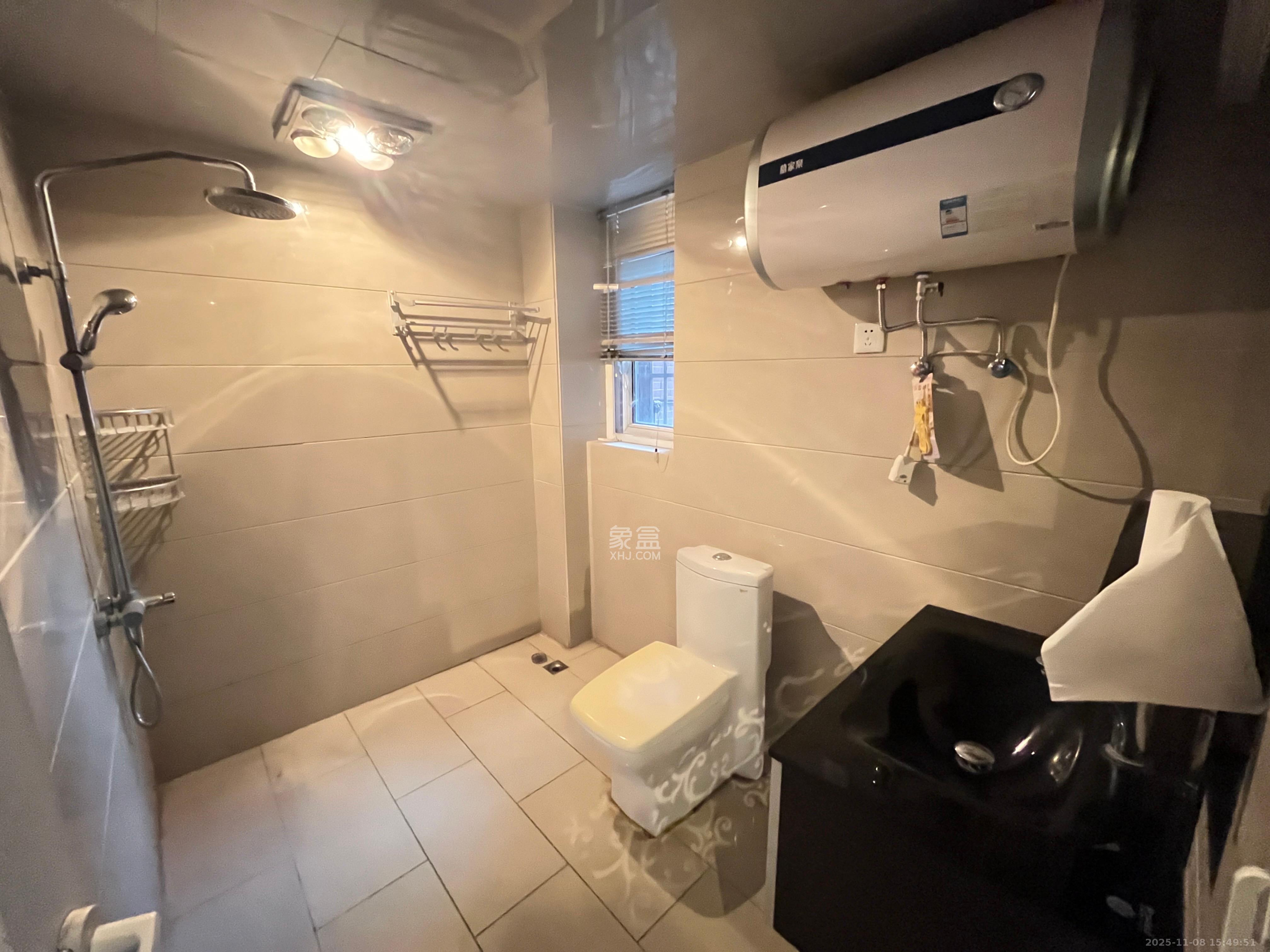 山水英伦  3室2厅1卫    2000.0元/月室内图