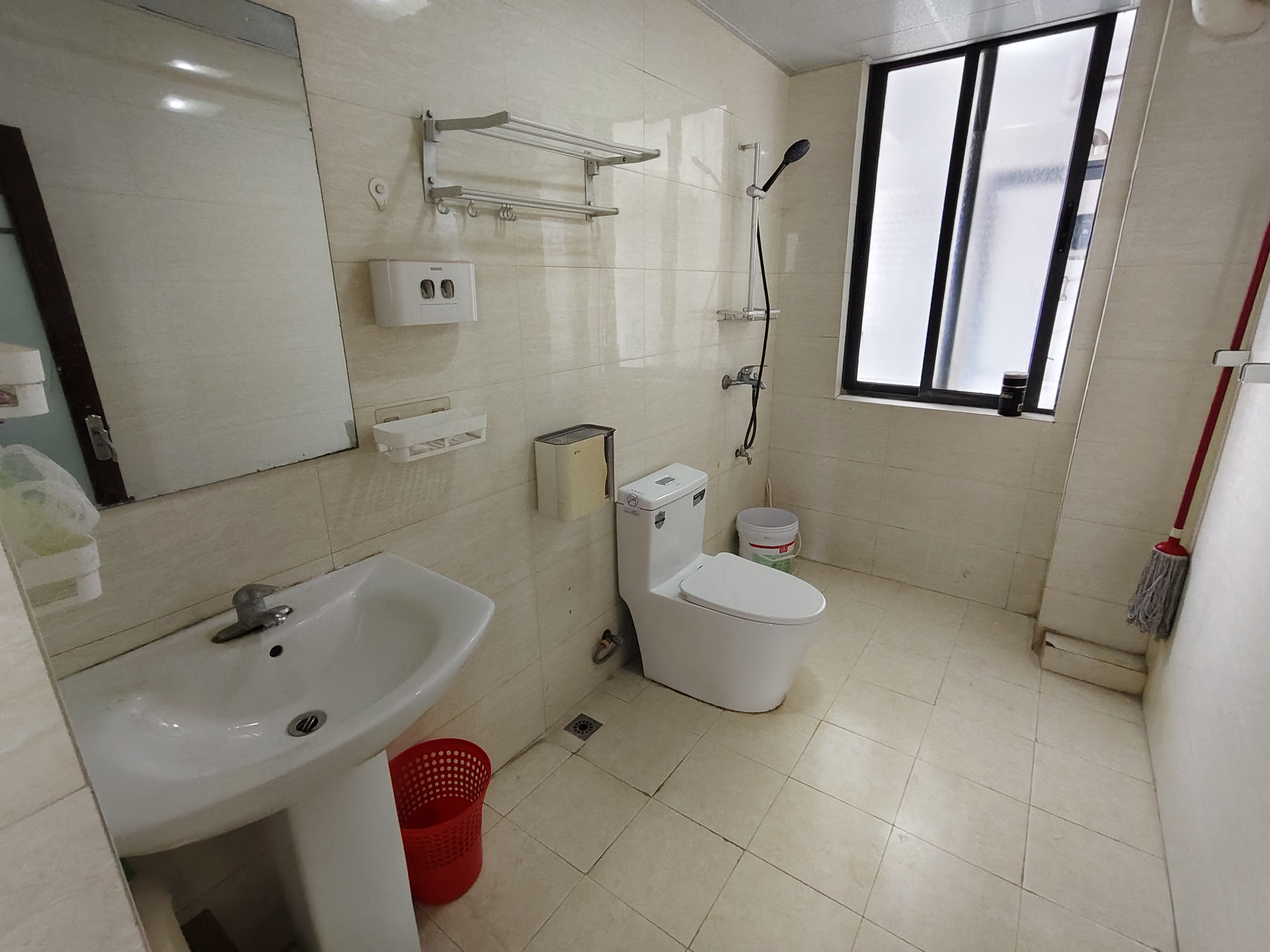 西岭华庭 3室2厅2卫 3000.0元/月 西岭华庭 3室2厅2卫 3000.0元/月室内图