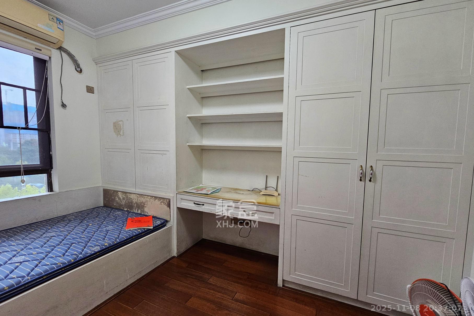 融科檀香山（融科紫檀、香山国际）  4室2厅2卫    188.0万卧室