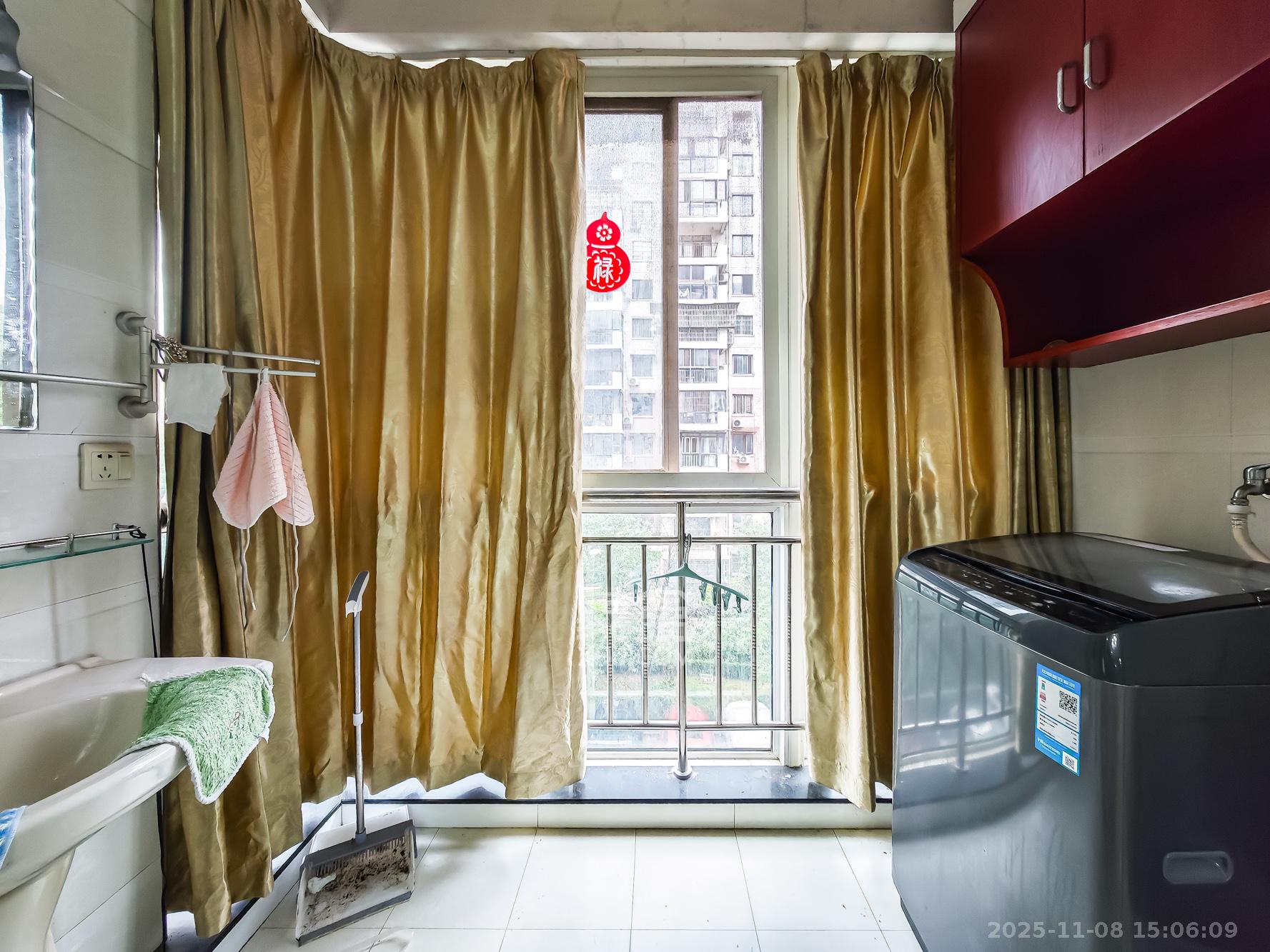 山语城一期 3室2厅2卫 80.0万 山语城一期 3室2厅2卫 80.0万阳台