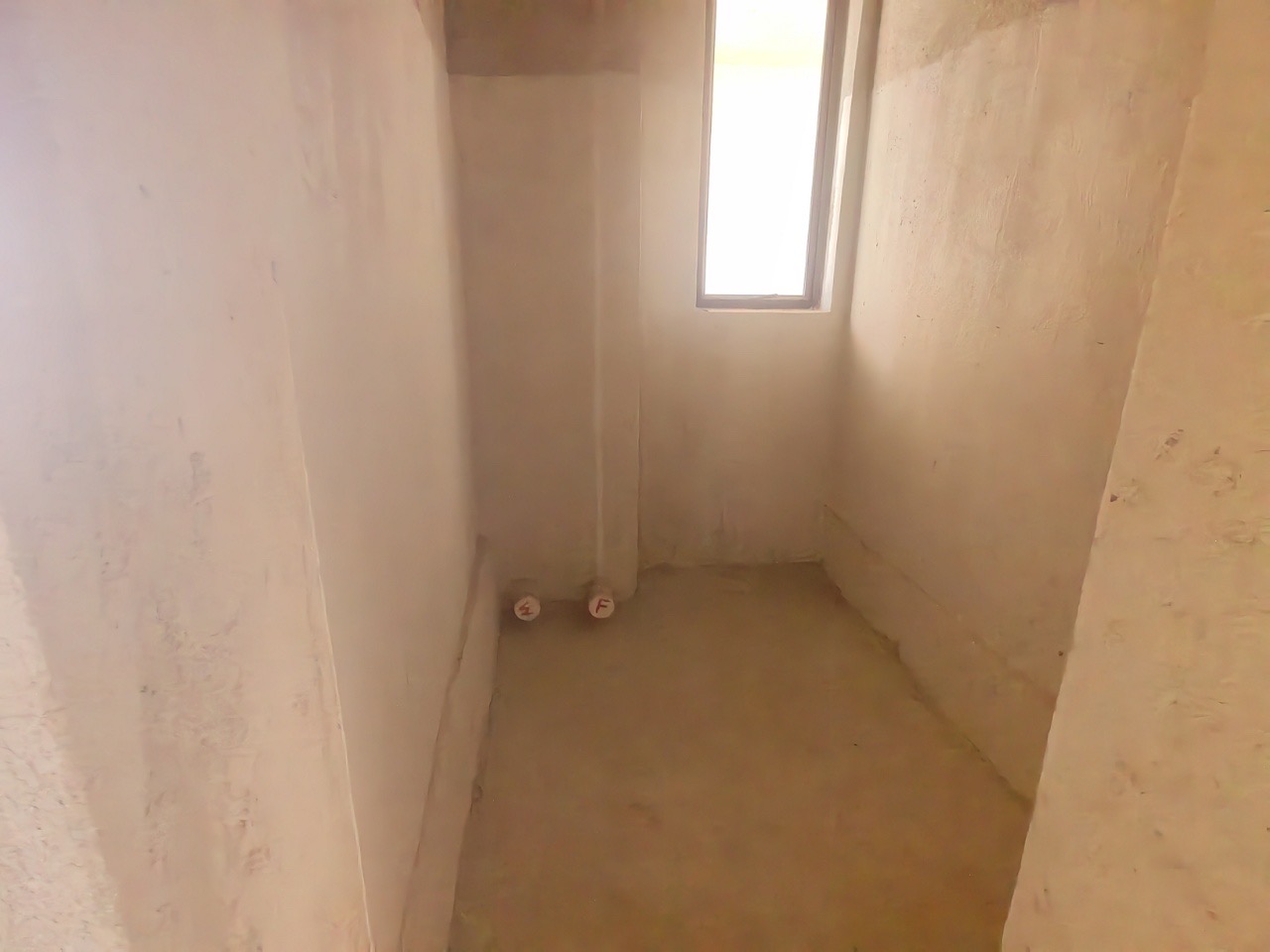 和风家园一期  3室1厅1卫    230.0万客厅