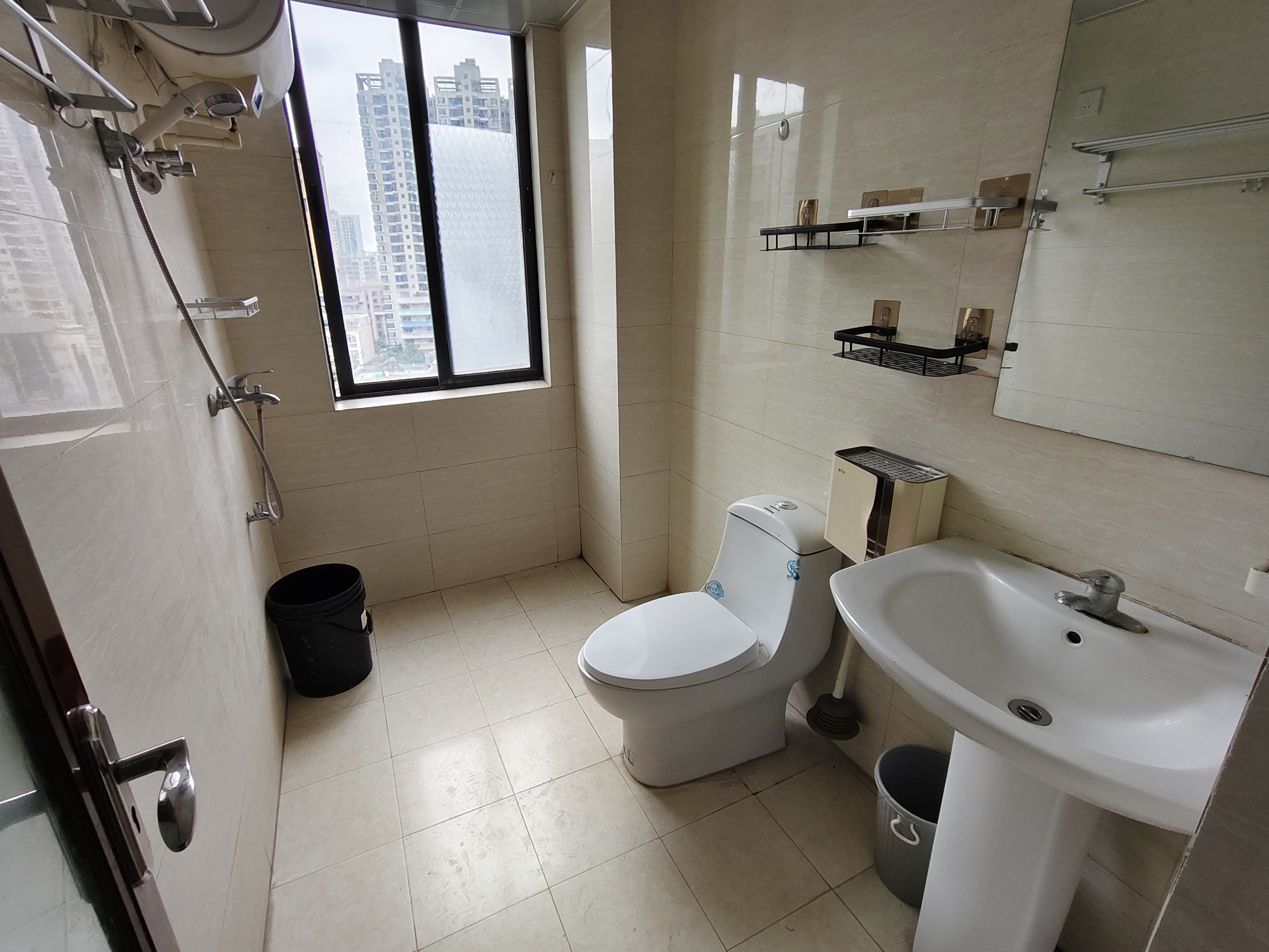 西岭华庭  3室2厅2卫    3000.0元/月室内图