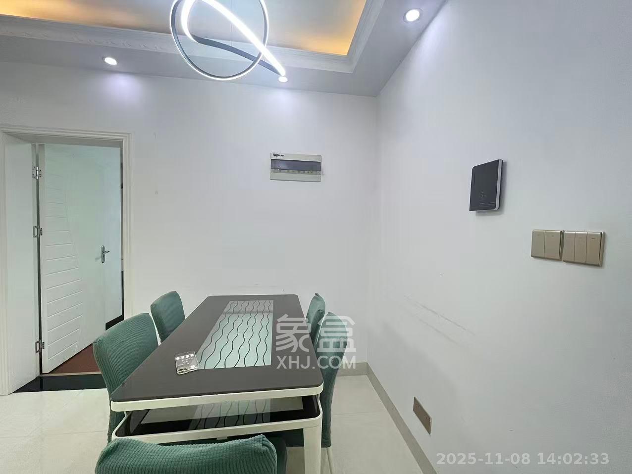 荣盛花语馨苑  2室2厅1卫    2500.0元/月室内图