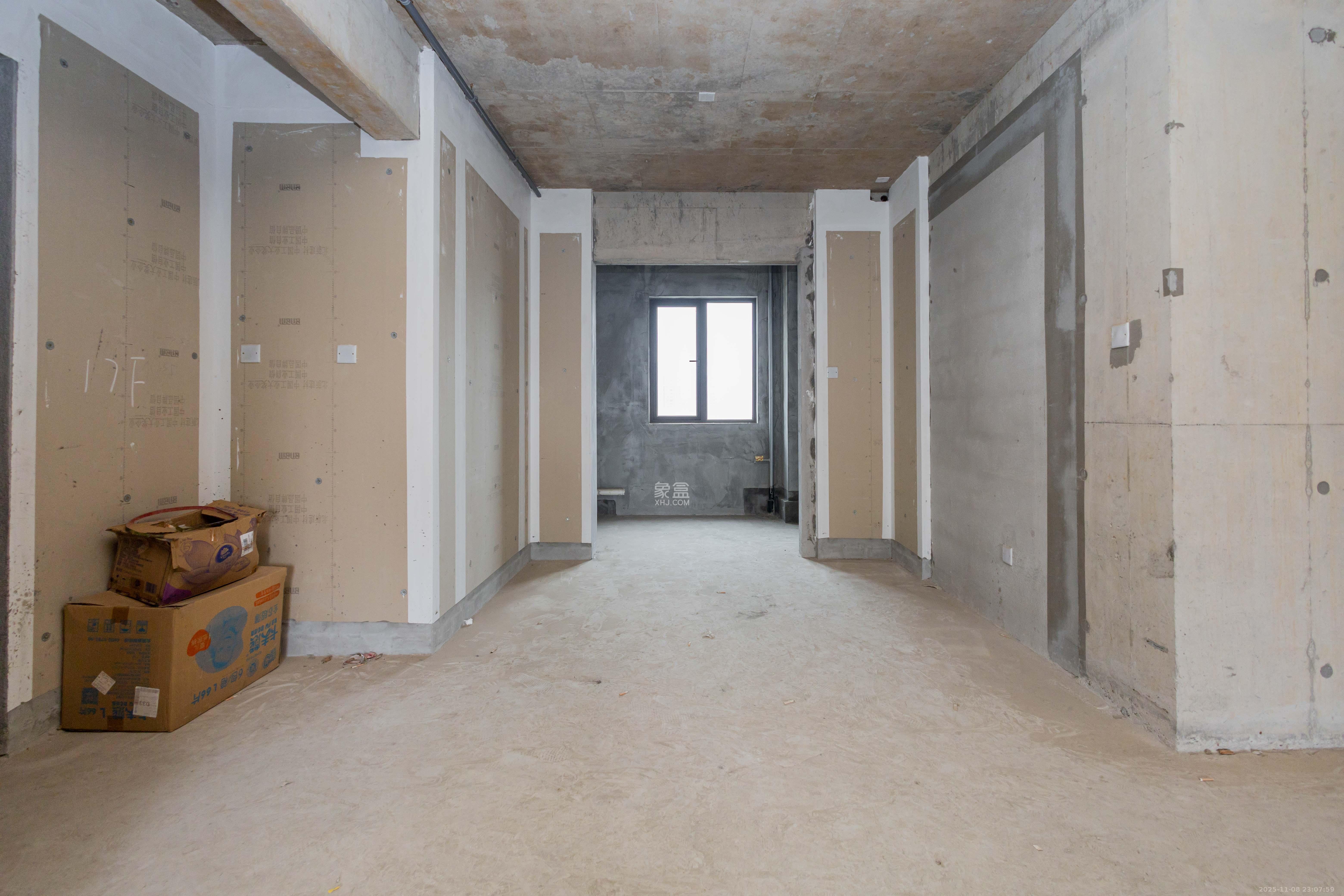 龙湖碧桂园天宸原著  4室2厅2卫    160.0万客厅