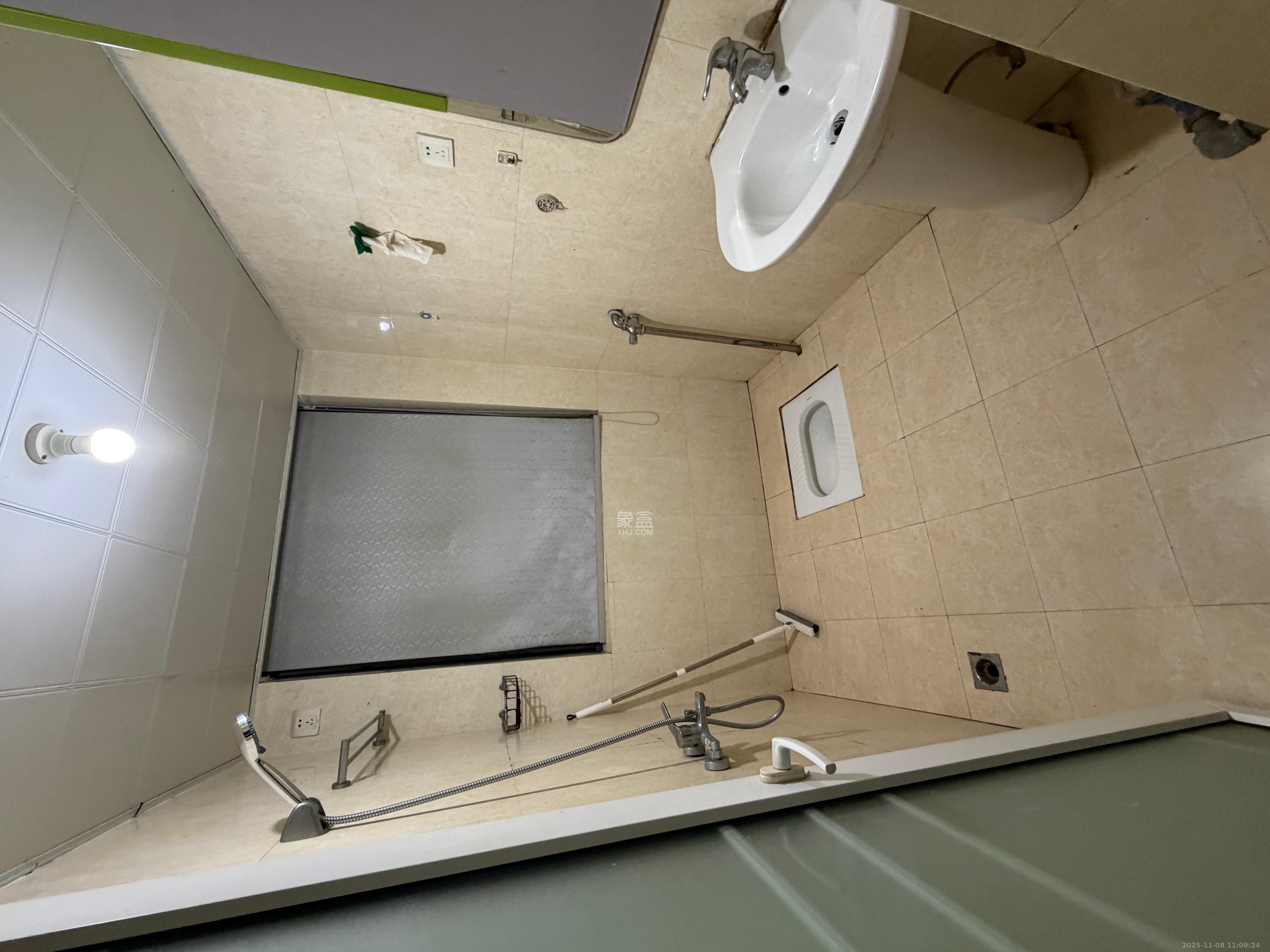 三万英尺  1室1厅1卫    1700.0元/月室内图