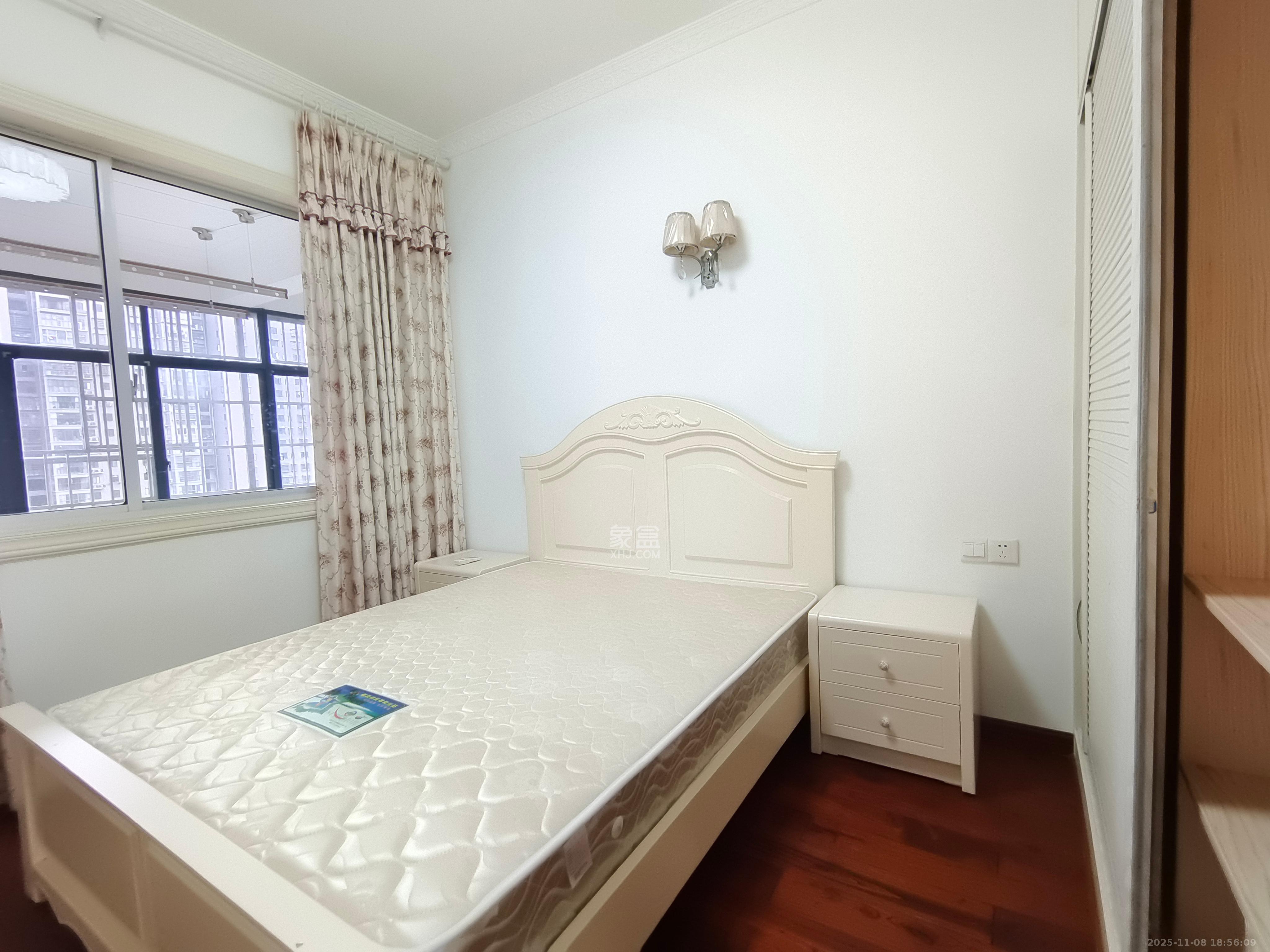 绿洲花园  4室2厅2卫    3800.0元/月室内图