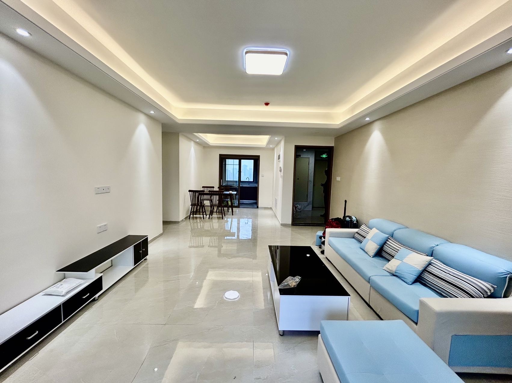 金湖壹号 3室2厅2卫 4800.0元/月 金湖壹号 3室2厅2卫 4800.0元/月室内图