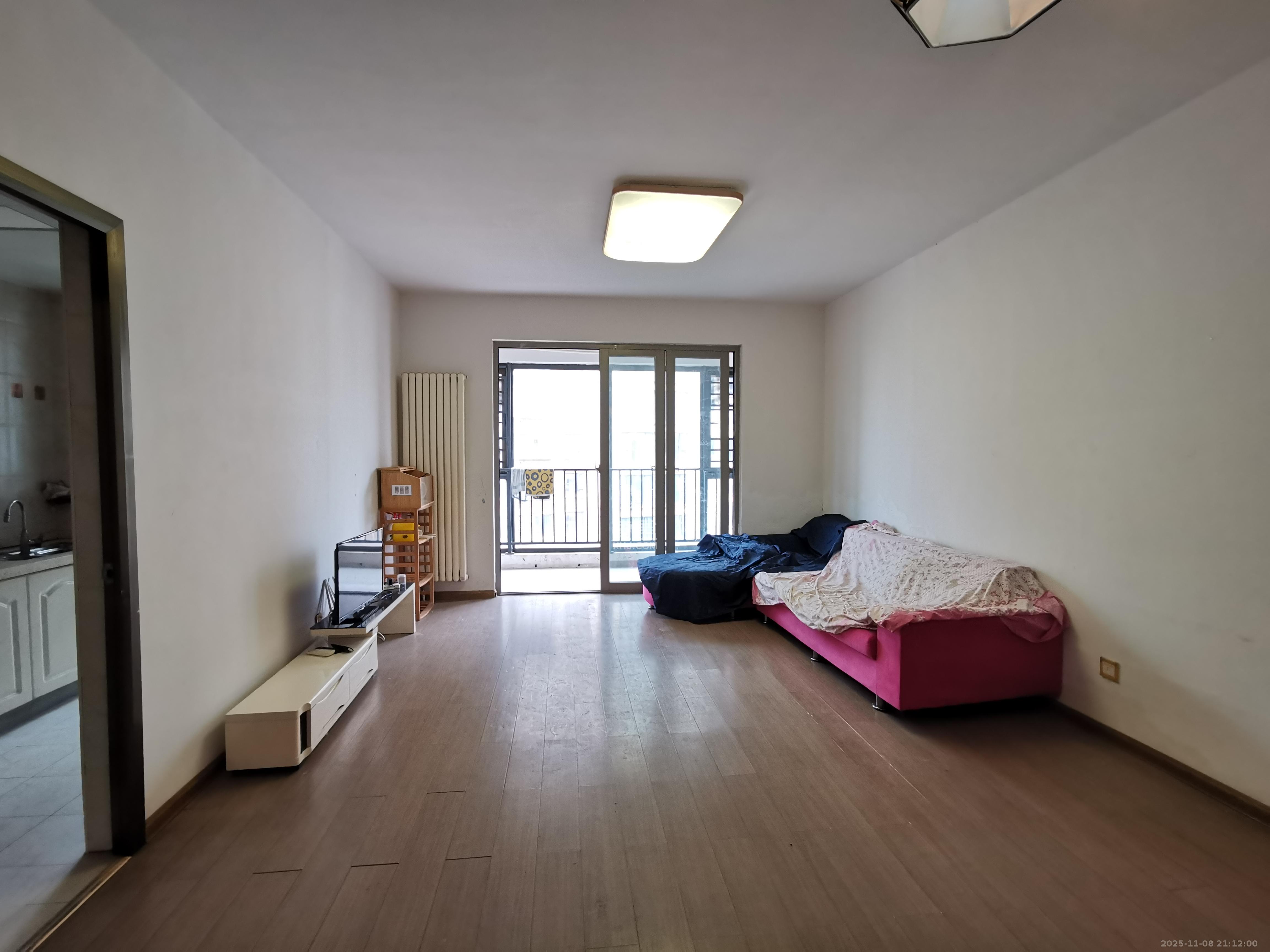 怡海星城  3室2厅2卫    1900.0元/月