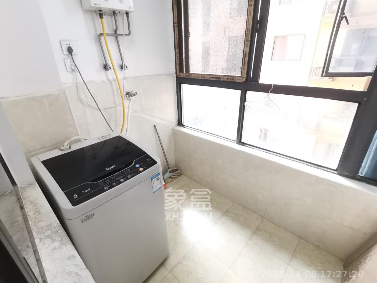 兴威帕克水岸  3室2厅2卫    2400.0元/月室内图