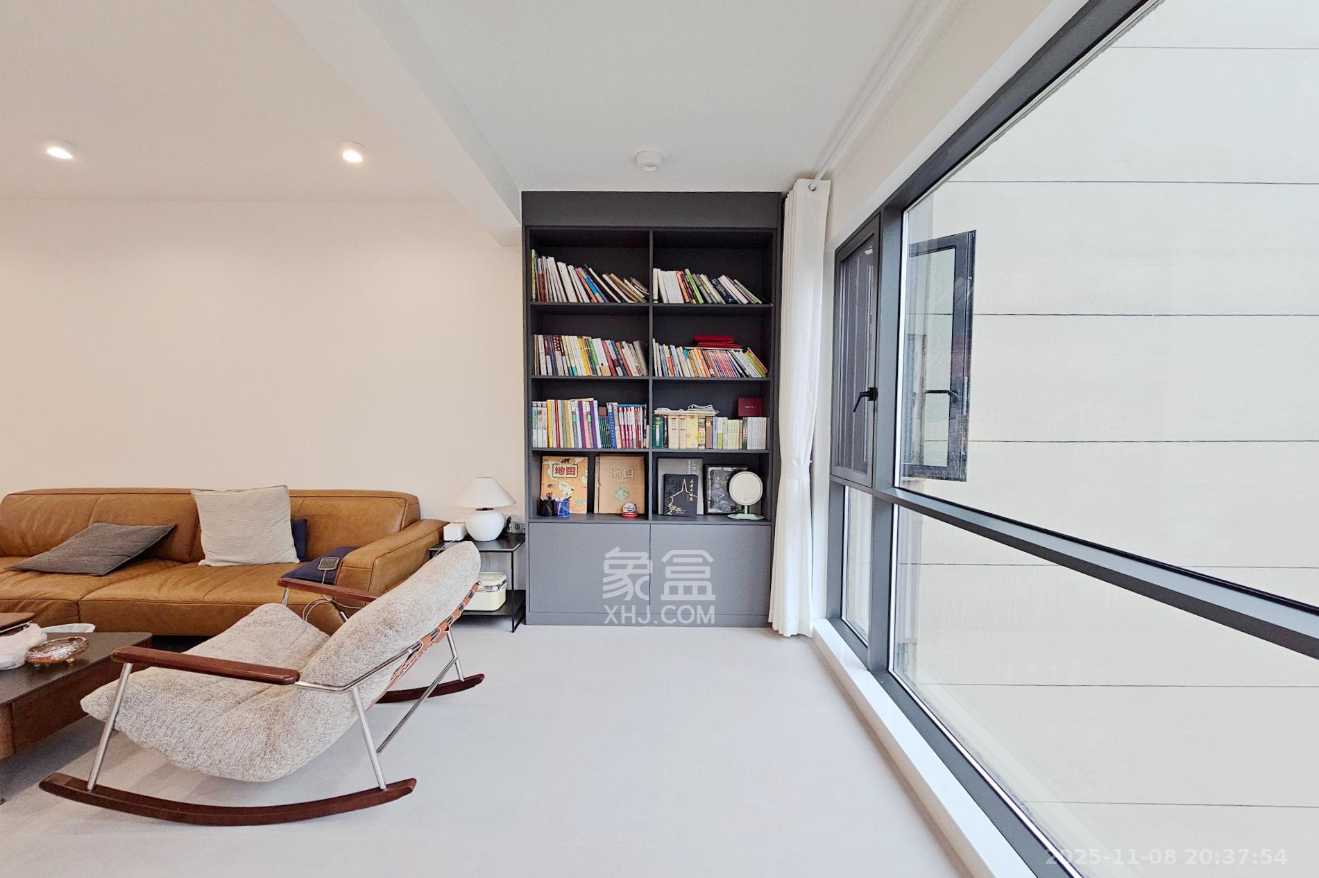 长房东旭国际  4室2厅2卫    198.0万阳台