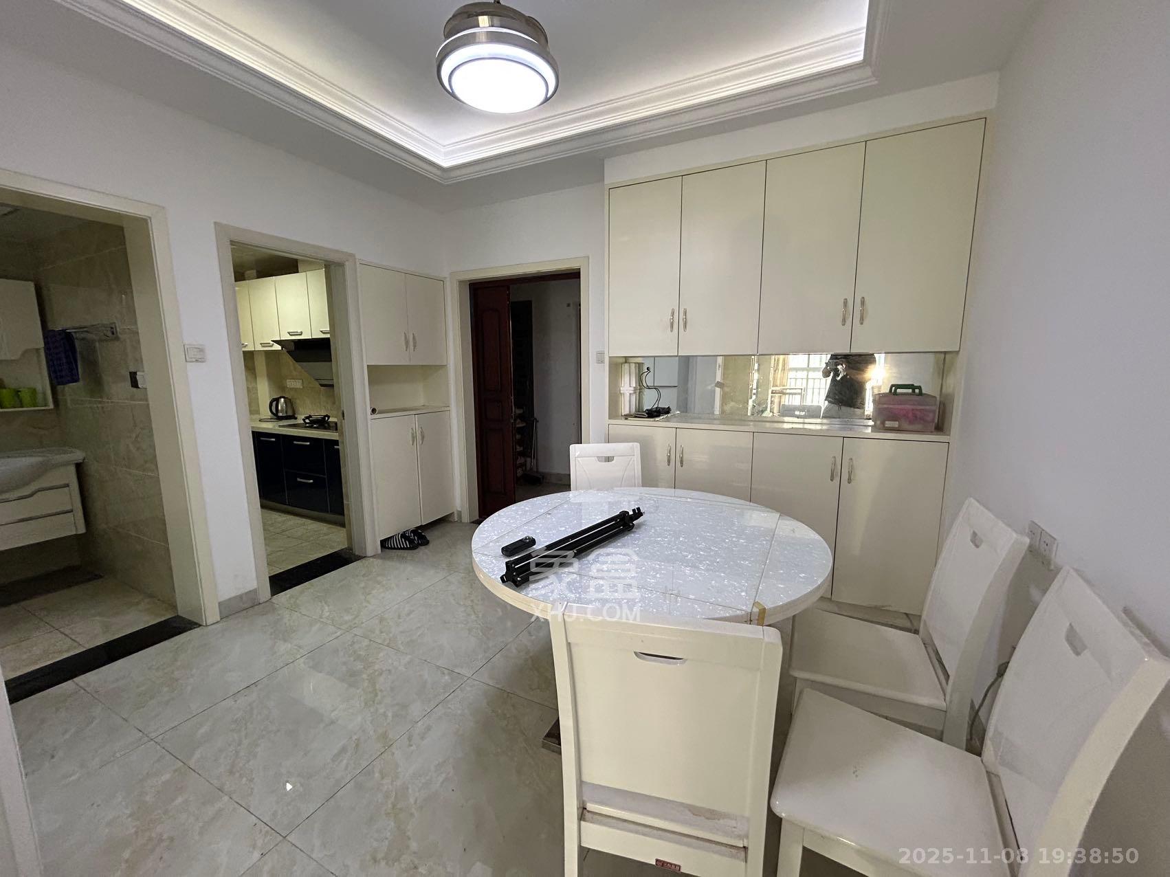 中房F联邦  2室1厅1卫    2000.0元/月室内图