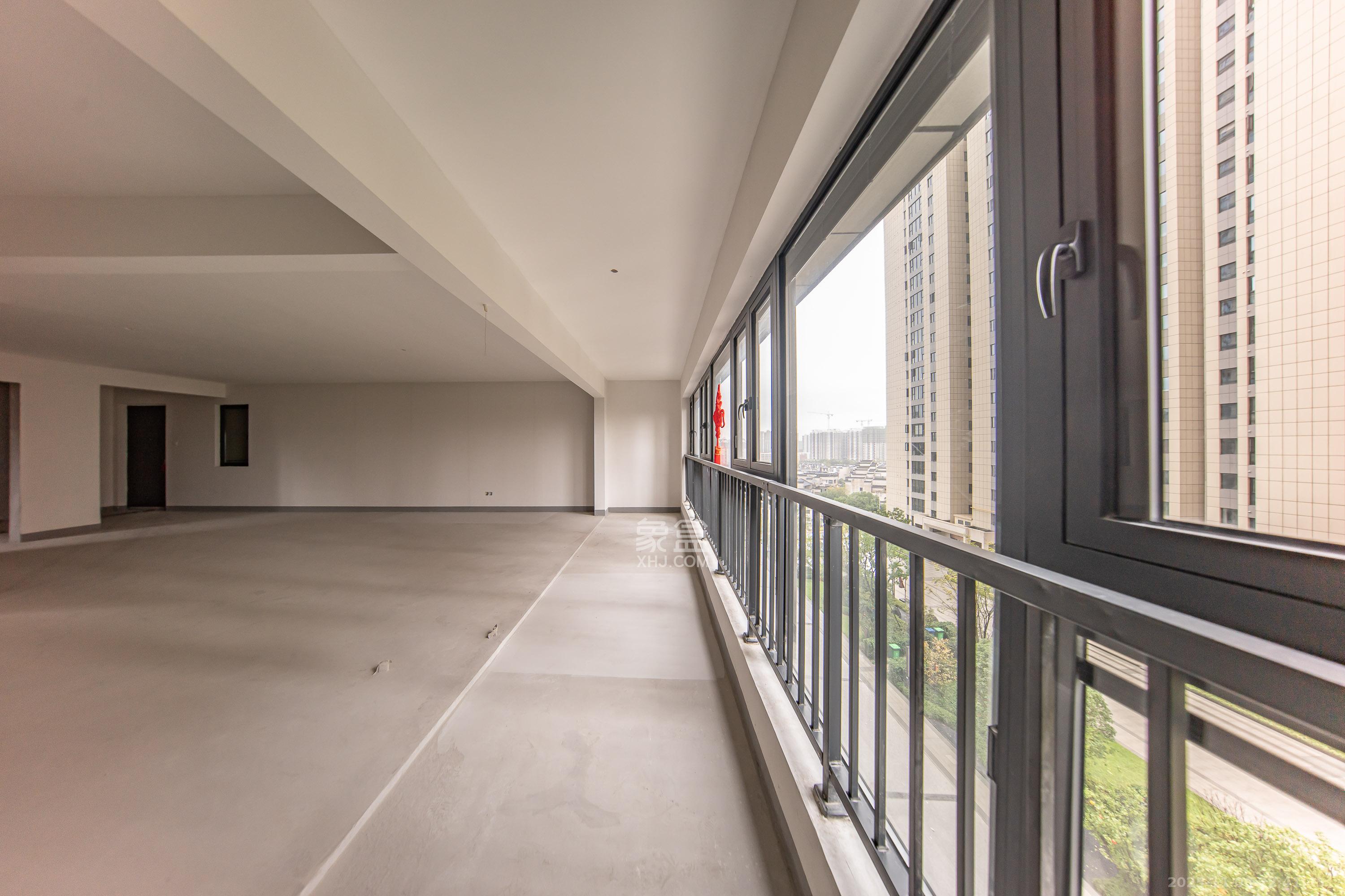 建投象山国际  4室2厅2卫    195.0万阳台