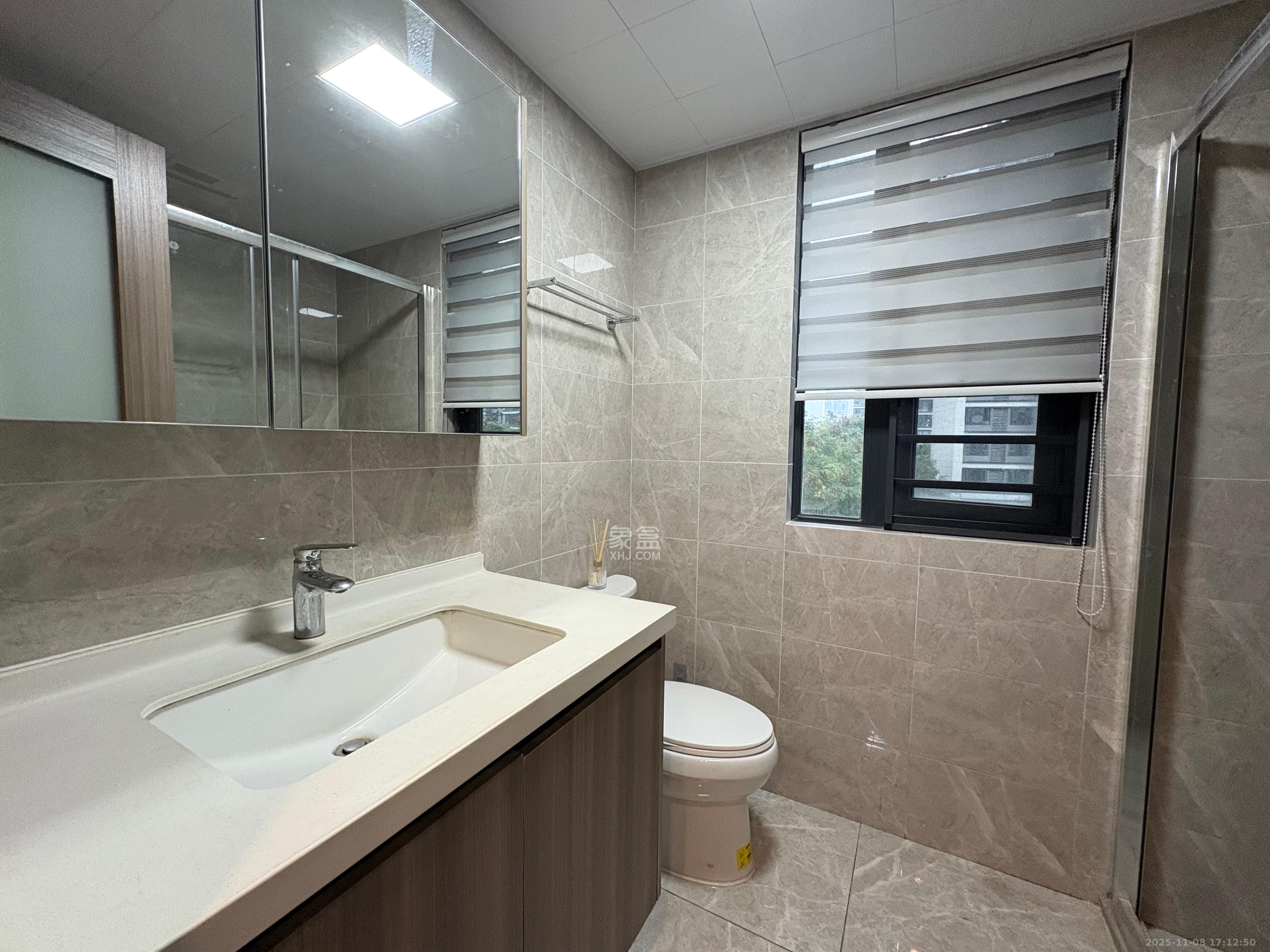 中海阅麓山一期  4室2厅2卫    3800.0元/月室内图