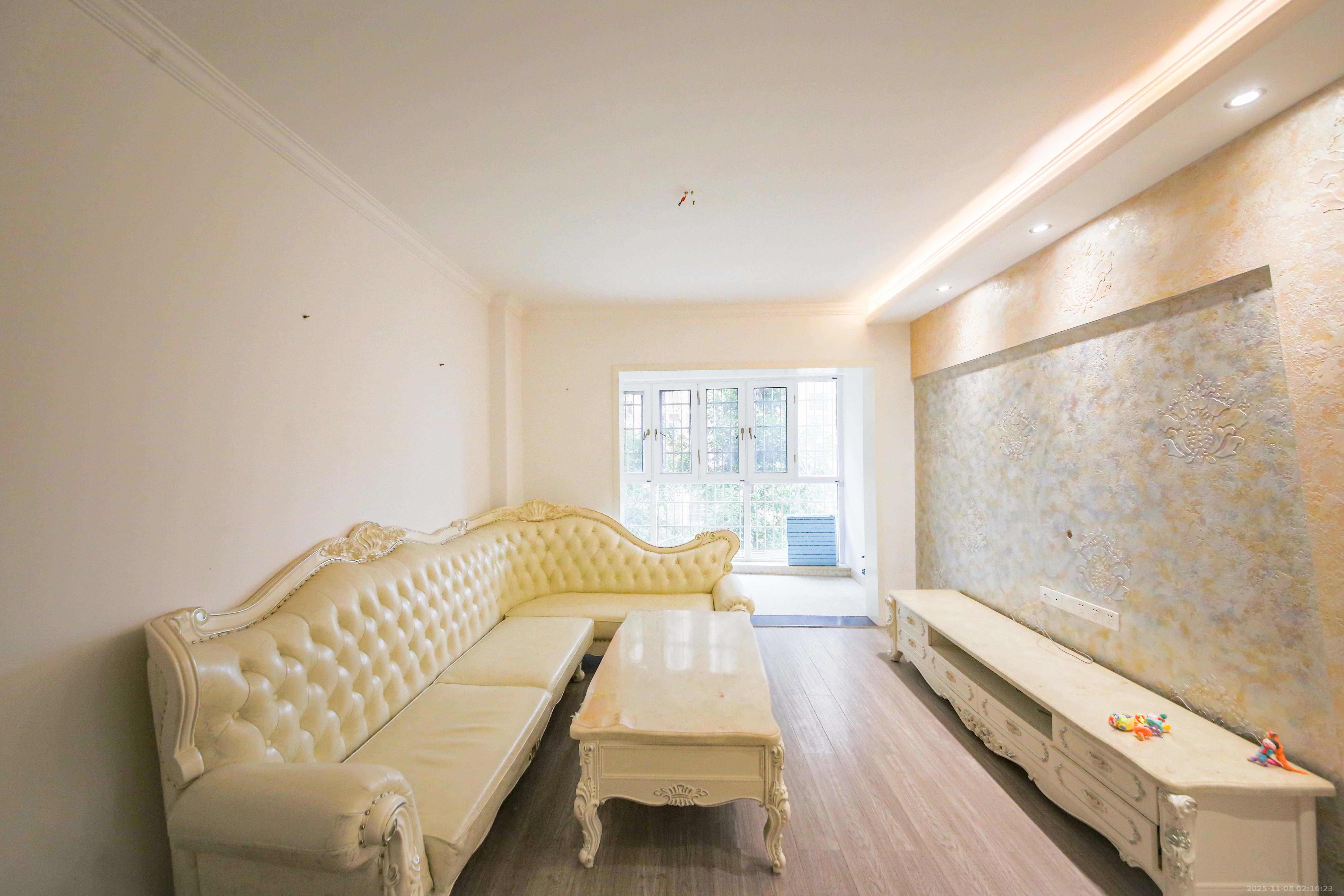 康斯丹郡(融程领秀佳园) 2室2厅1卫 50.0万 康斯丹郡(融程领秀佳园) 2室2厅1卫 50.0万客厅