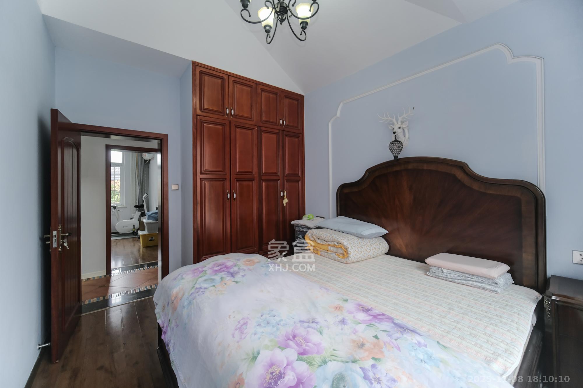 山水湾  3室2厅2卫    70.0万卧室