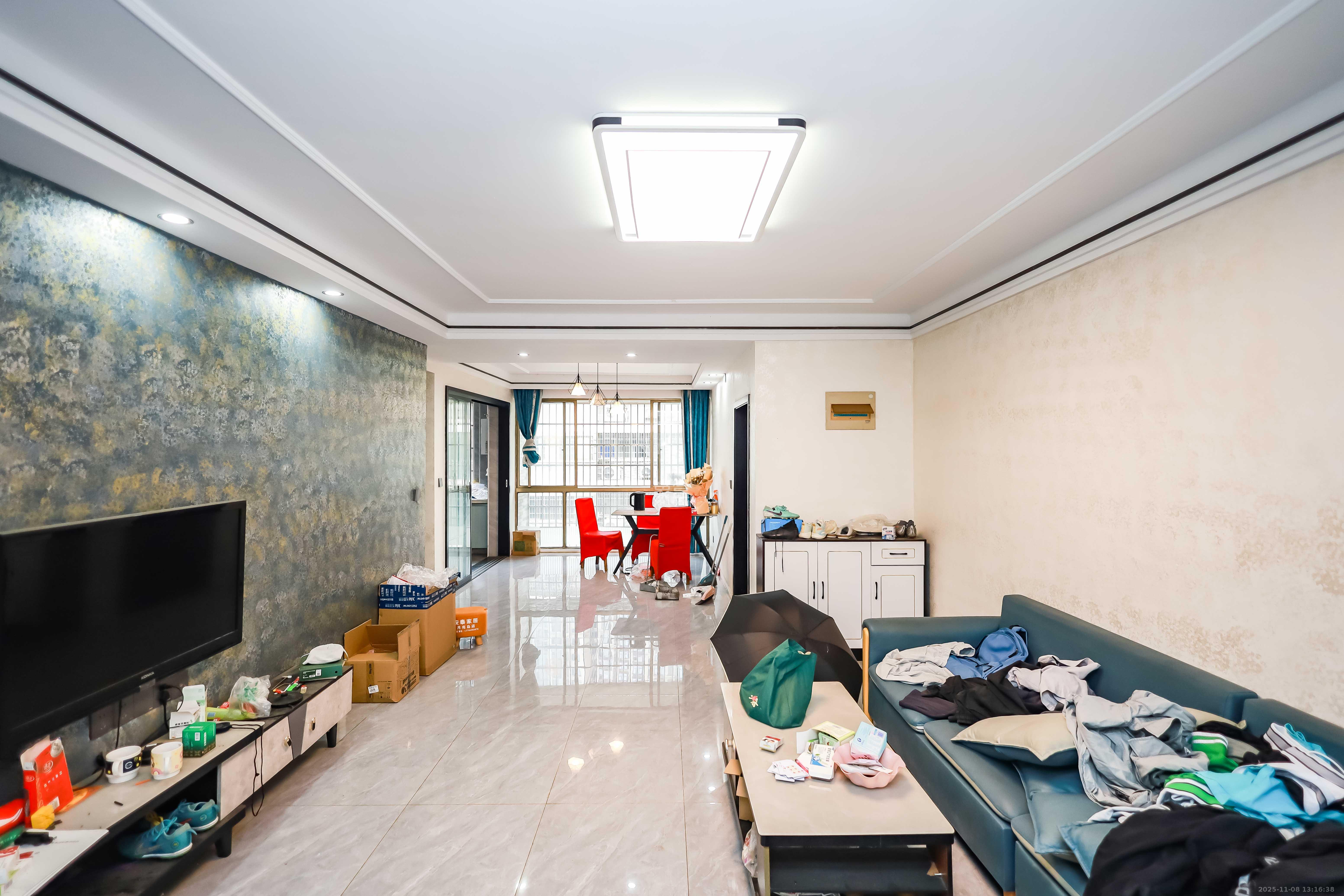 金峰小区北院（七里营社区）  4室2厅2卫    90.0万客厅