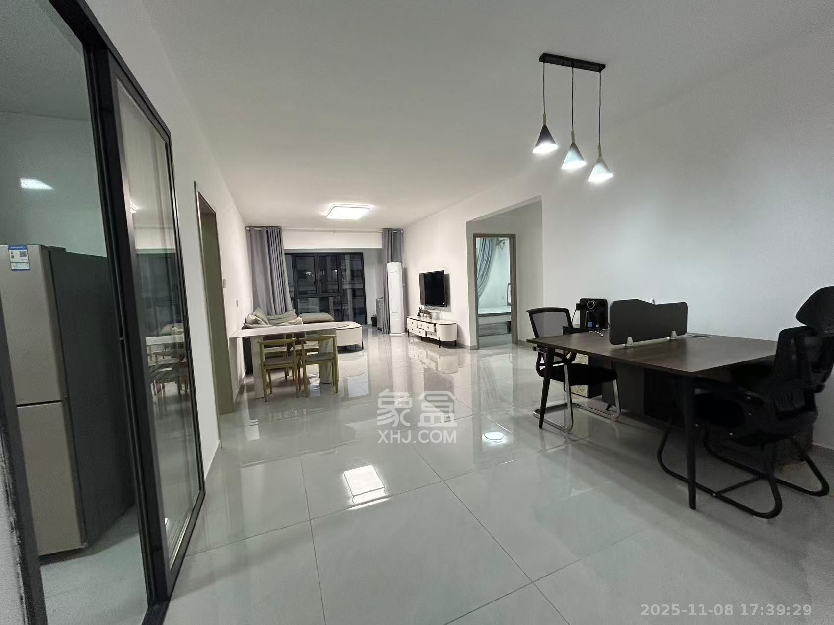 丽发新城 3室2厅2卫 2600.0元/月 丽发新城 3室2厅2卫 2600.0元/月室内图