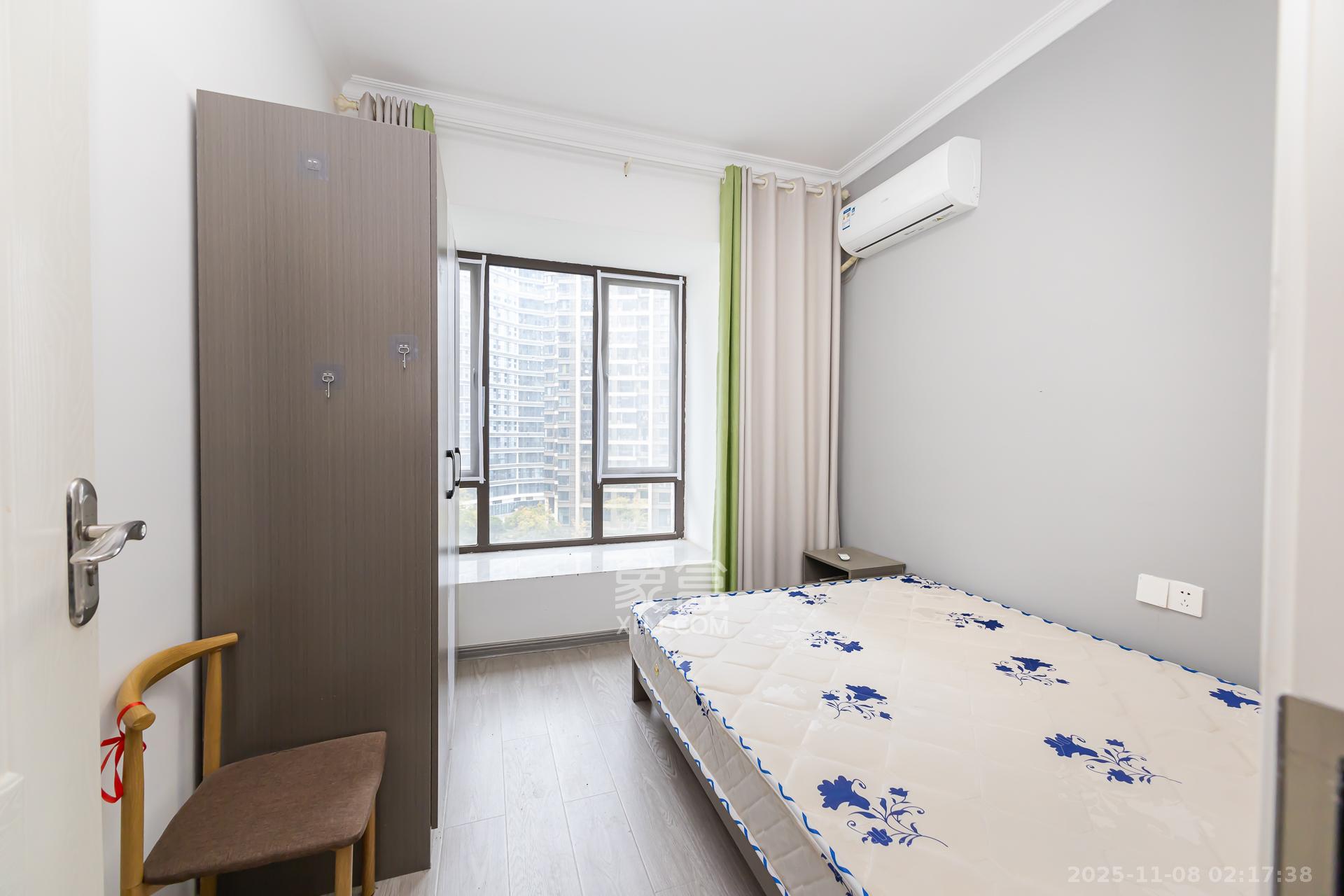 长燃润和天地(长润小区印湘江) 5室2厅2卫 142.0万 长燃润和天地(长润小区印湘江) 5室2厅2卫 142.0万卧室