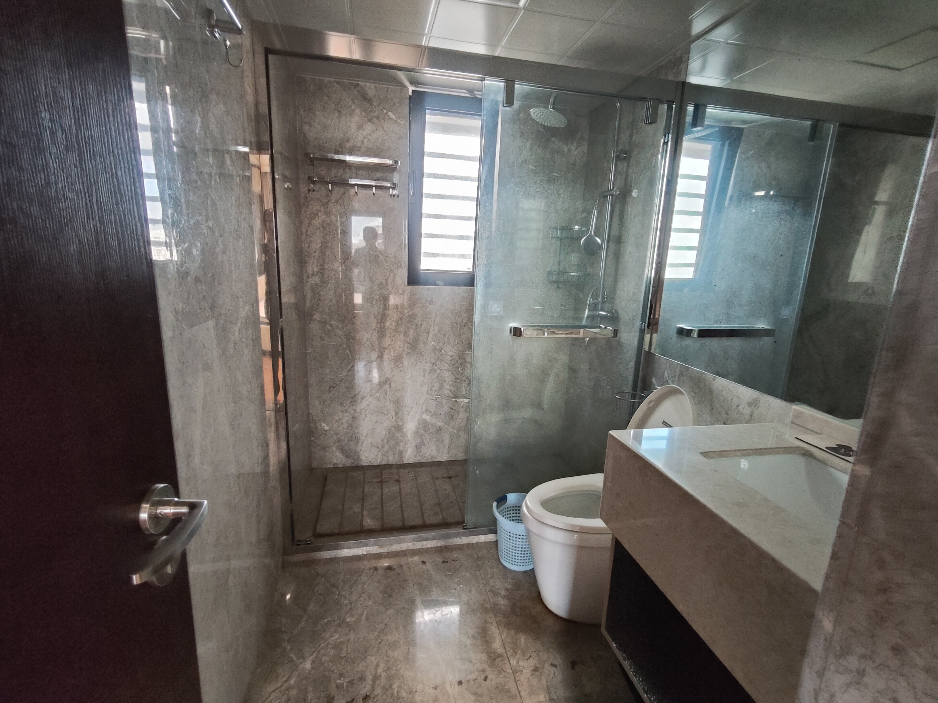 绿地海德公馆 4室2厅2卫 250.0万 绿地海德公馆 4室2厅2卫 250.0万客厅