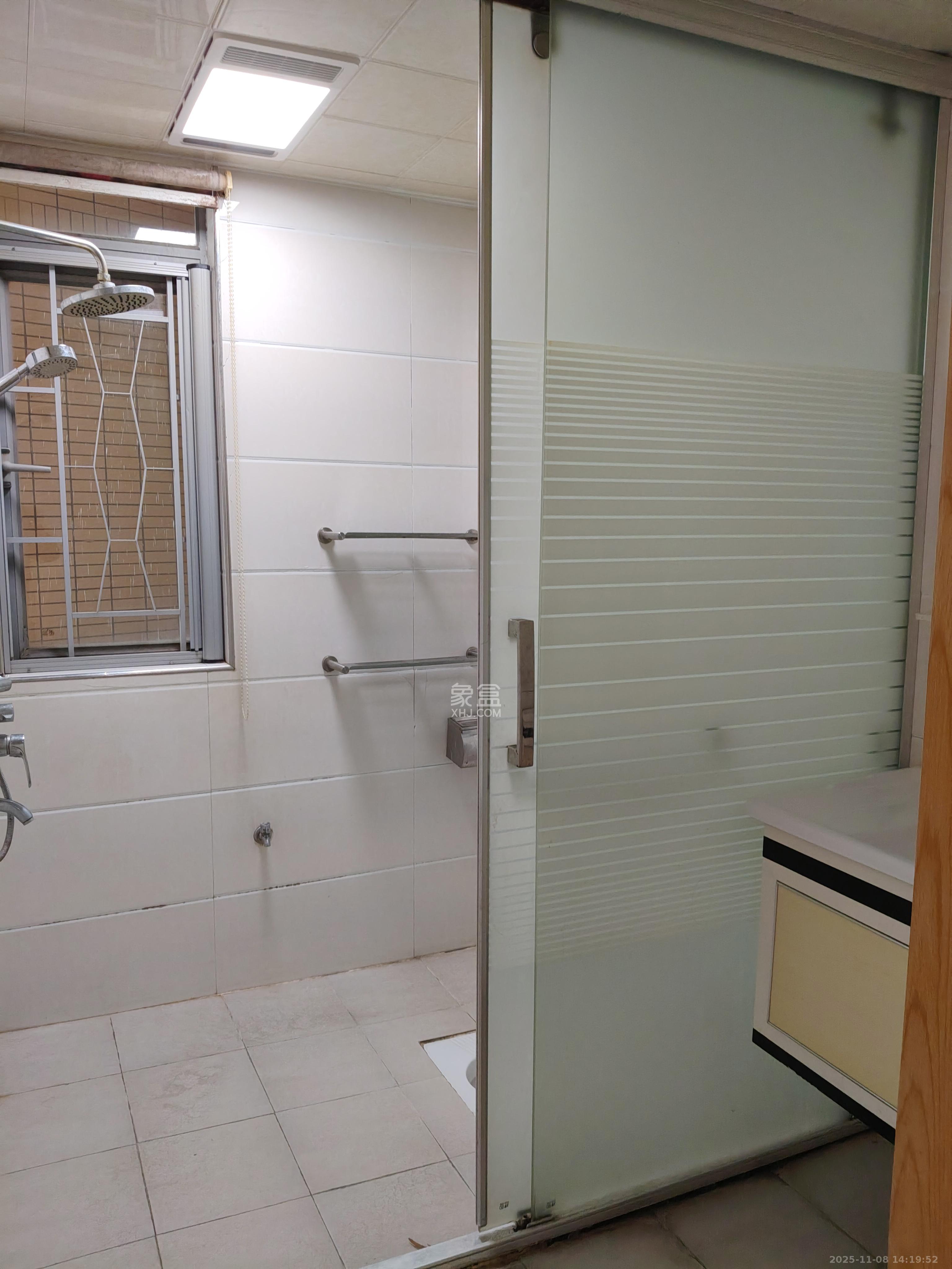 新城新世界一二三期  1室1厅1卫    1500.0元/月室内图