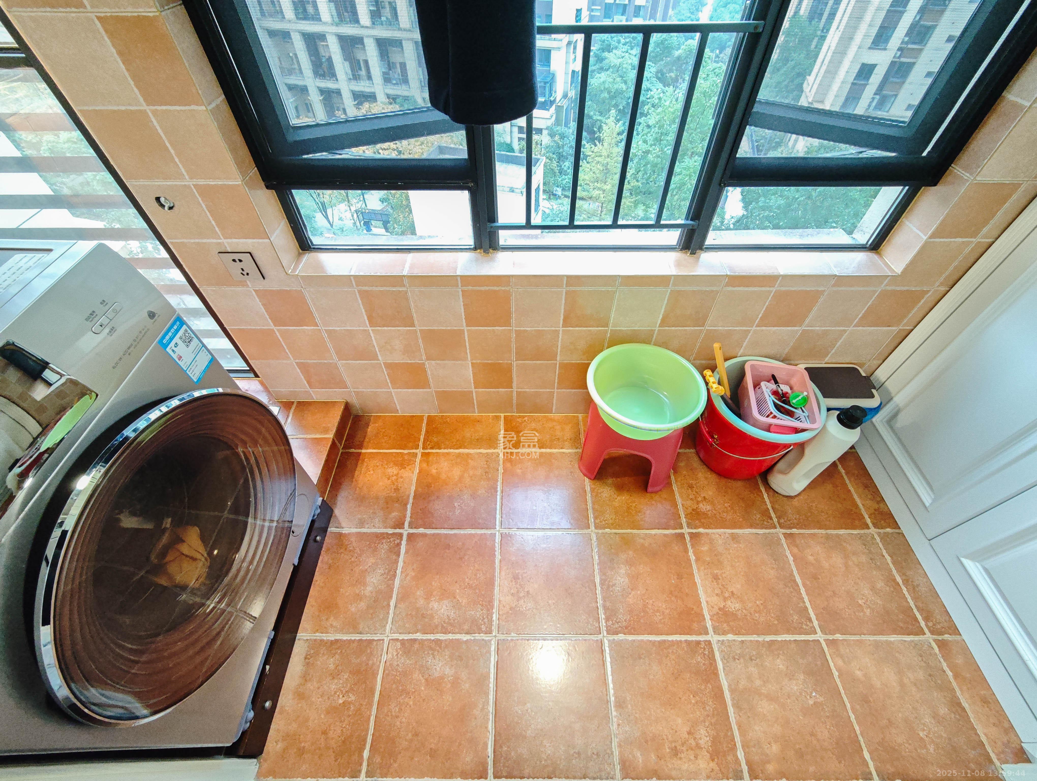 保利城(中航城国际社区、郡原美村) 3室2厅2卫 95.0万 保利城(中航城国际社区、郡原美村) 3室2厅2卫 95.0万阳台