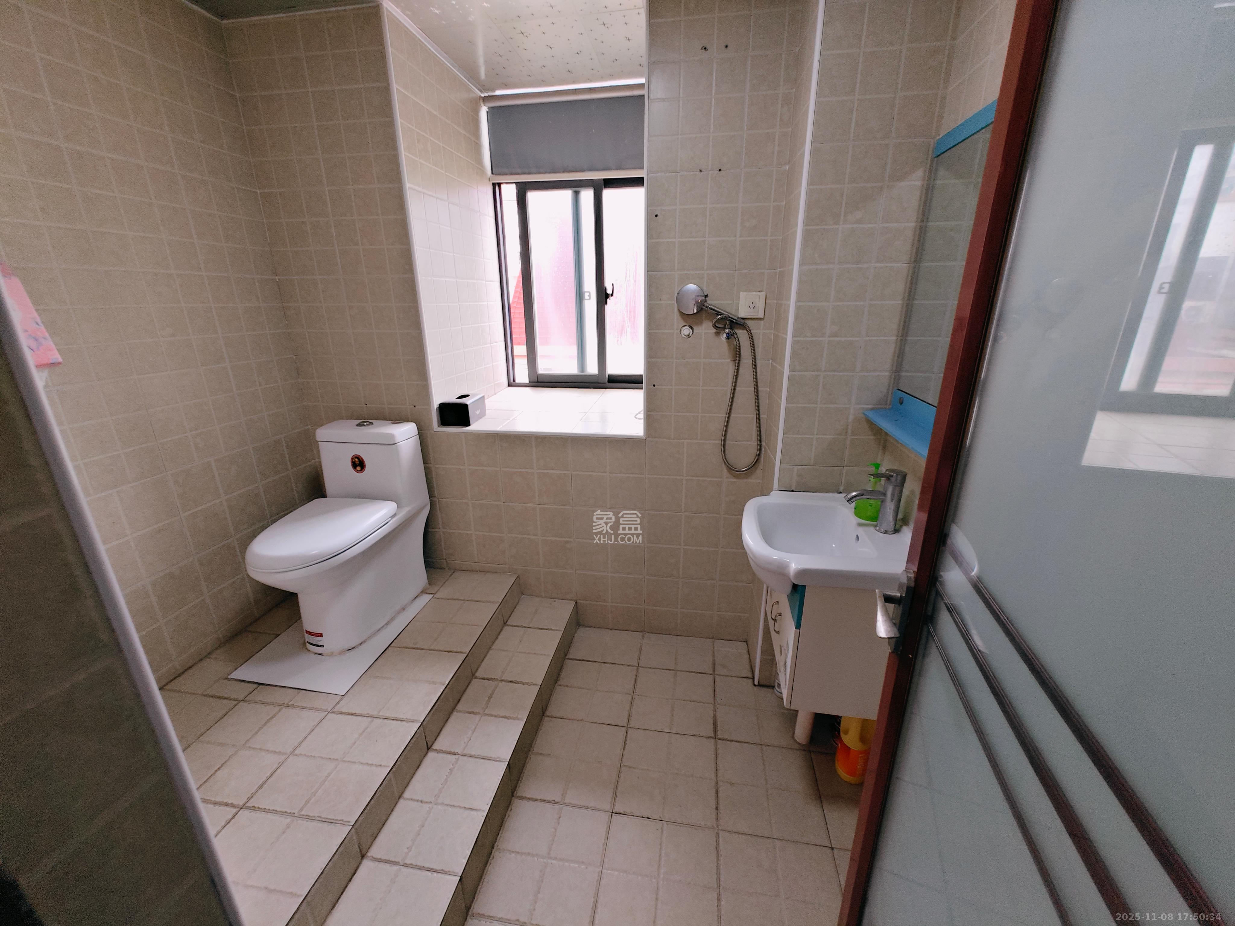 恒盛世家 5室2厅2卫 4000.0元/月 恒盛世家 5室2厅2卫 4000.0元/月室内图