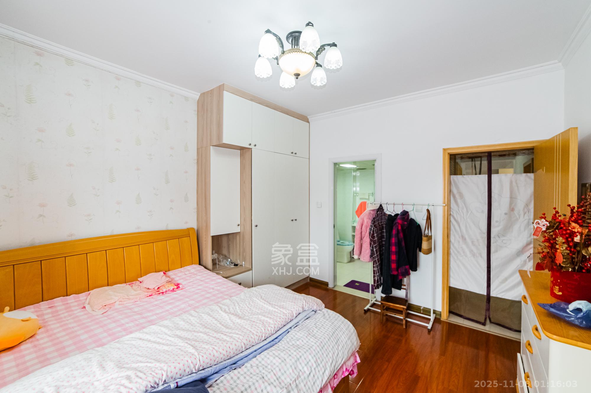 滨江君悦香邸 4室2厅2卫 106.8万 滨江君悦香邸 4室2厅2卫 106.8万卧室