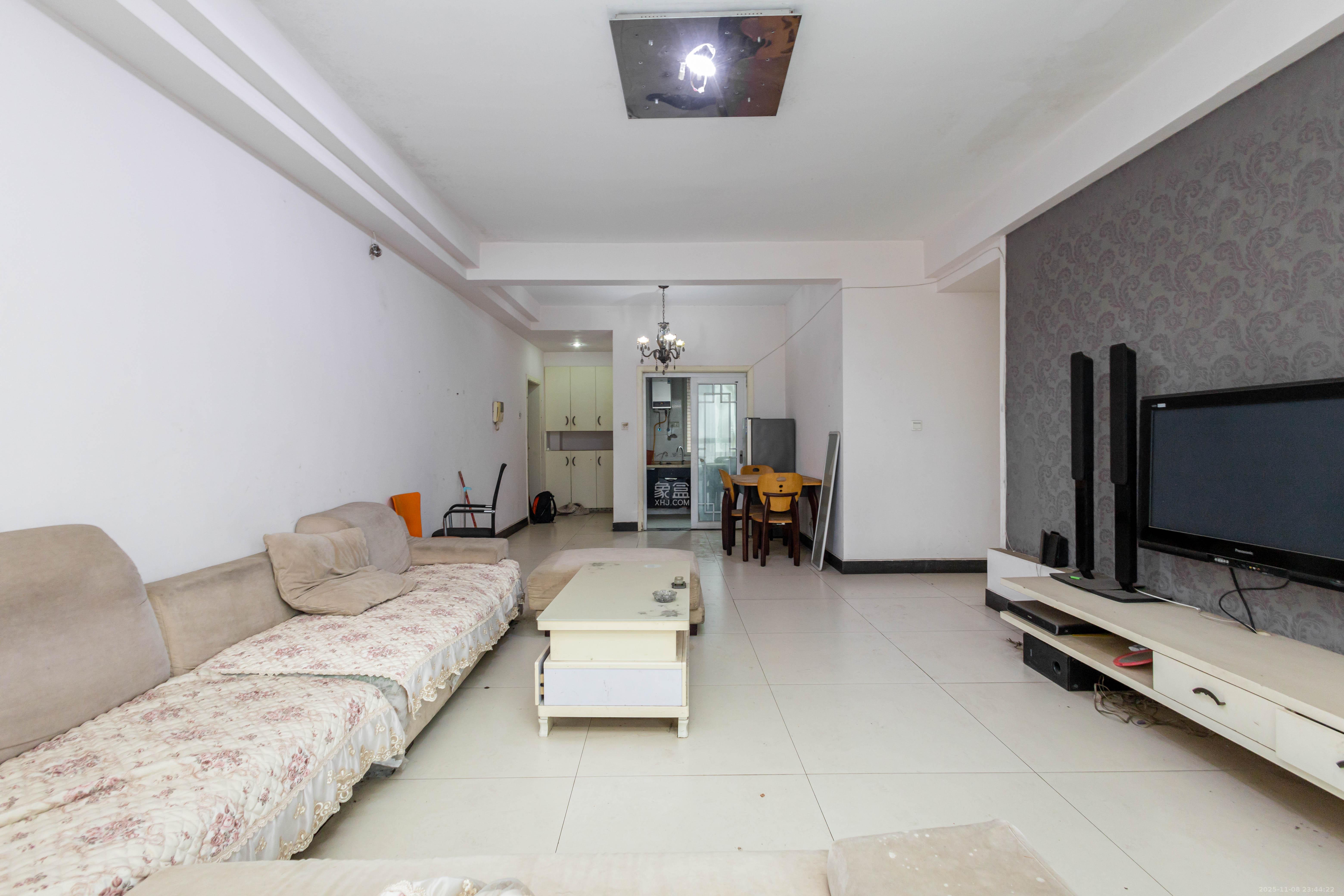 东城名苑  1室2厅1卫    44.8万客厅