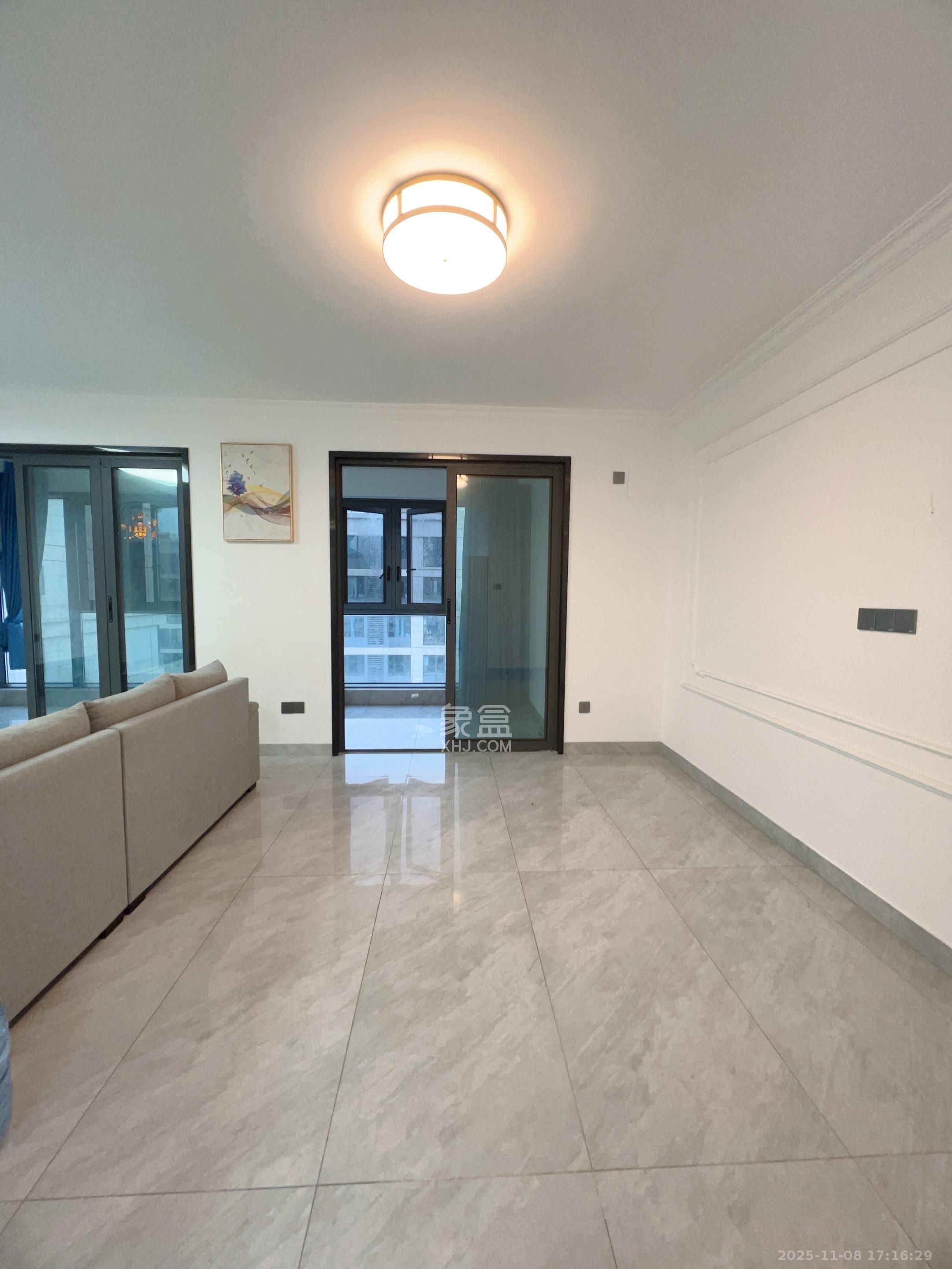 保利金香槟 4室2厅2卫 2800.0元/月 保利金香槟 4室2厅2卫 2800.0元/月室内图