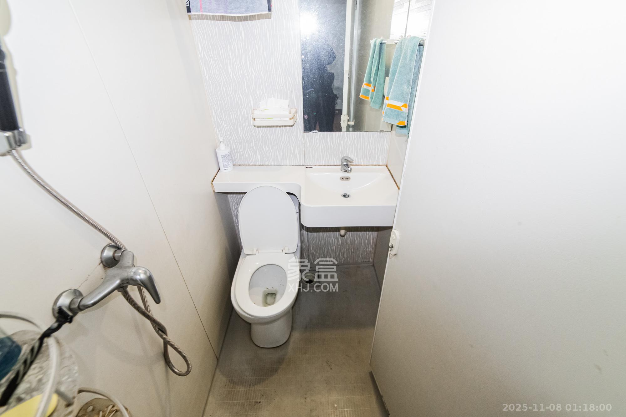 北辰三角洲E4区  4室2厅2卫    150.0万卫生间