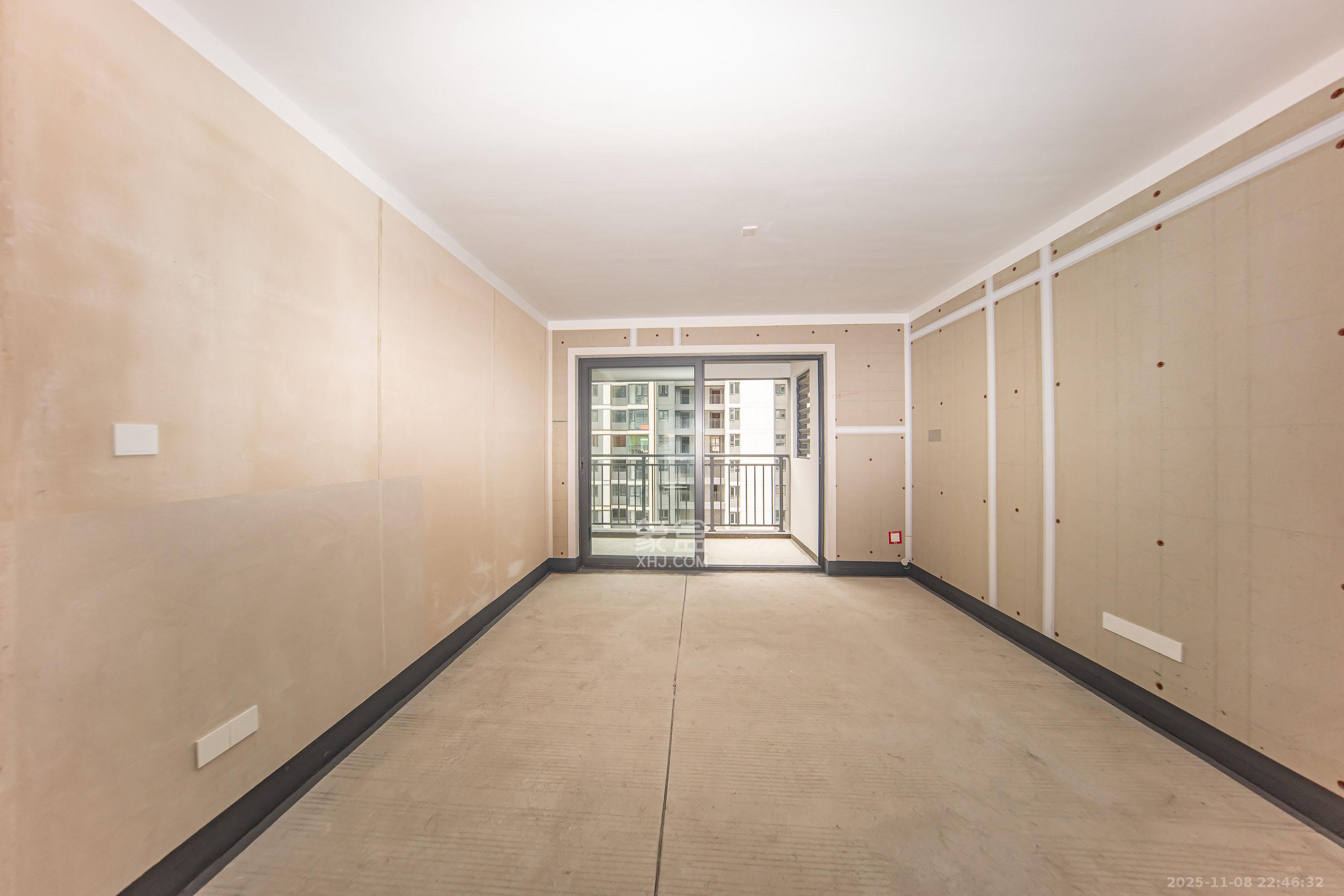 中海阅山府  4室2厅2卫    139.8万客厅