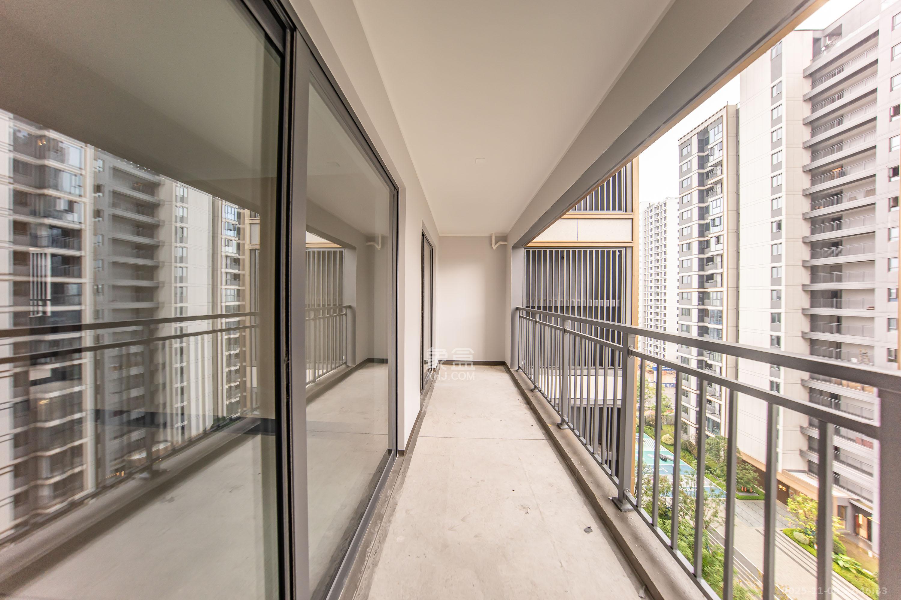 中海阅山府  4室2厅2卫    139.8万阳台