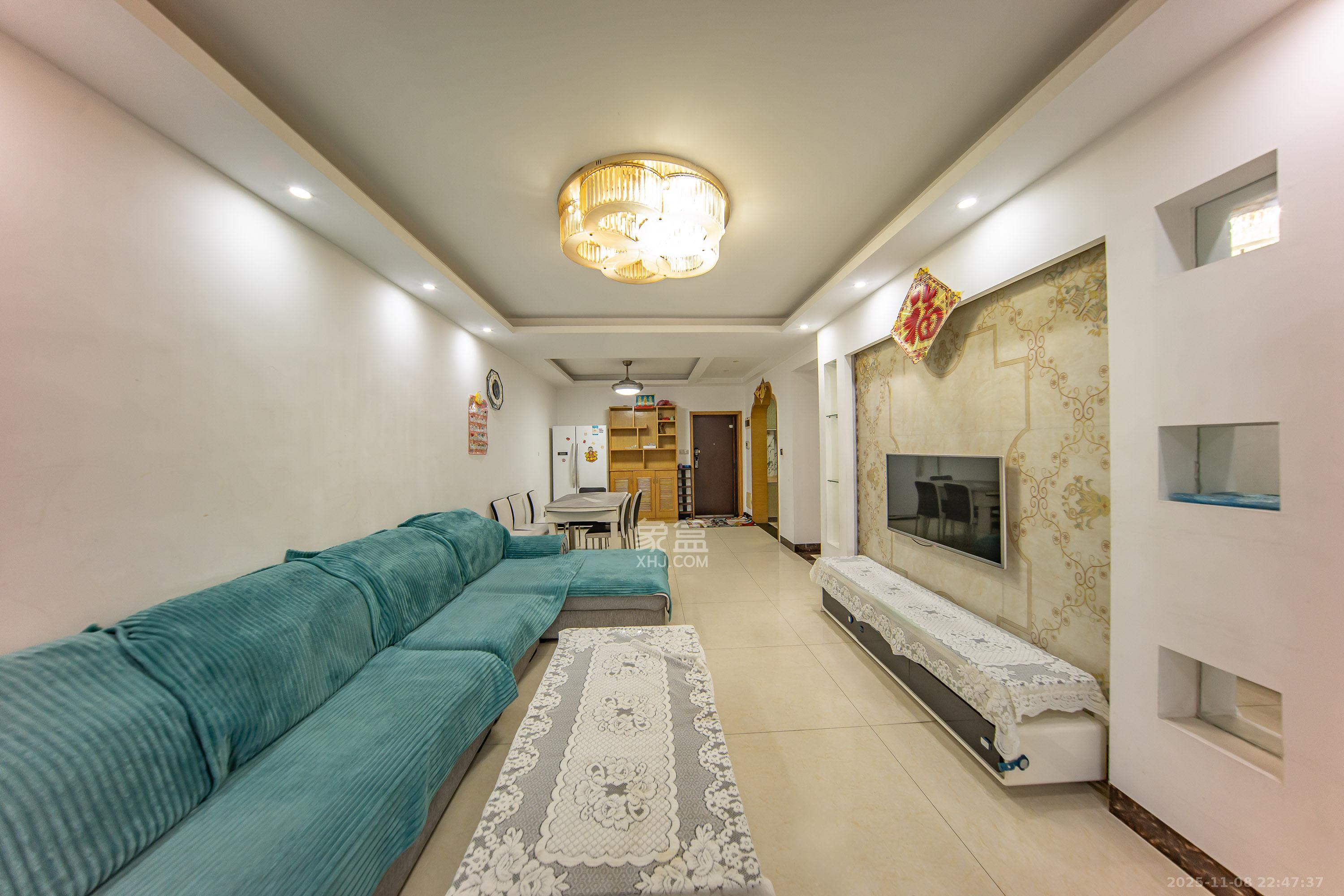 兰亭湾畔 3室2厅2卫 100.0万 兰亭湾畔 3室2厅2卫 100.0万客厅