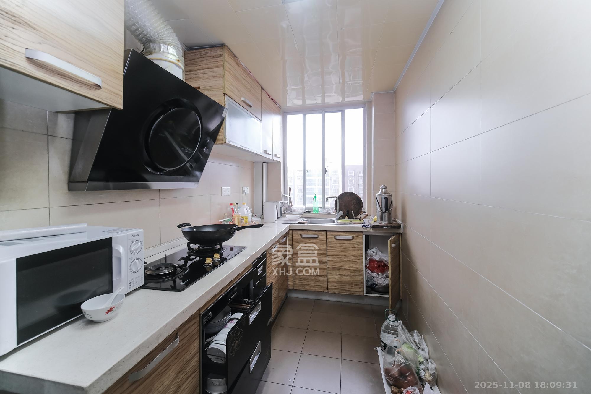 红树湾  3室2厅2卫    64.0万厨房