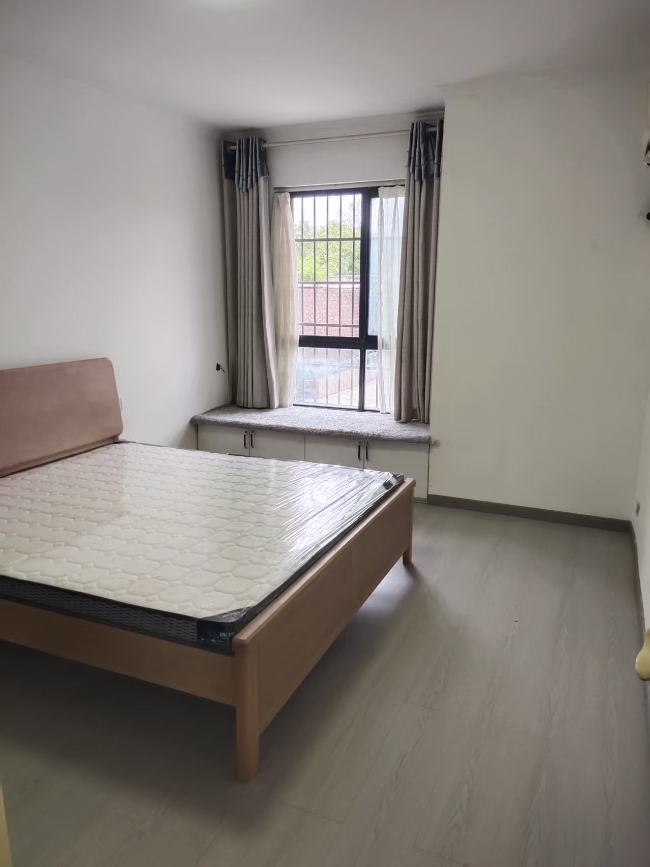 公园世家 2室2厅1卫 1700.0元/月 公园世家 2室2厅1卫 1700.0元/月室内图