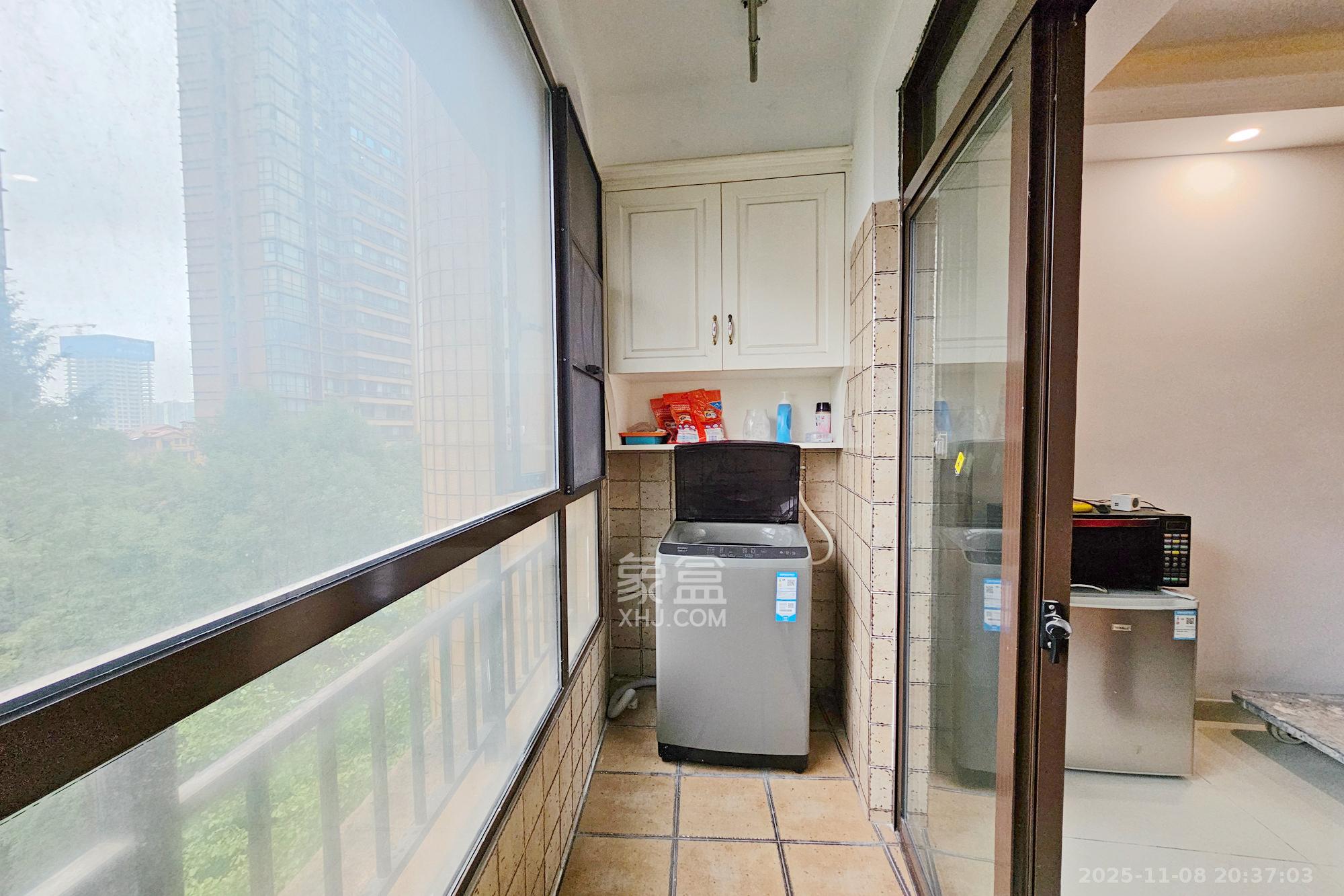 融科檀香山（融科紫檀、香山国际）  4室2厅2卫    188.0万阳台