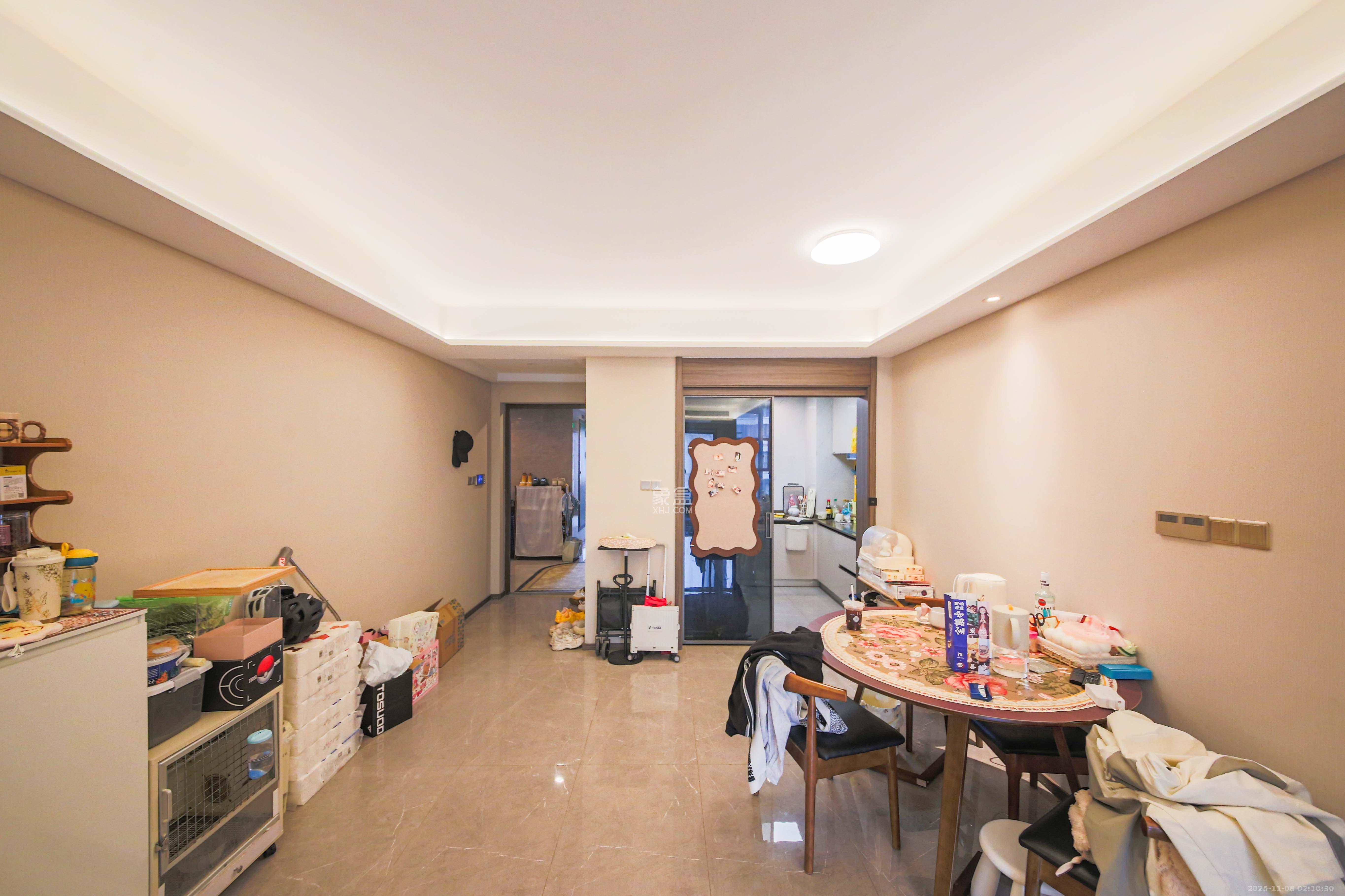 龙湖春江天曜一期 4室2厅2卫 220.0万 龙湖春江天曜一期 4室2厅2卫 220.0万客厅