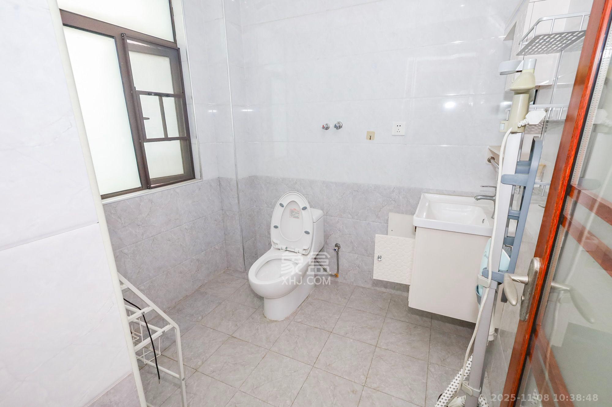 滨江一号（丰泰花园）  3室2厅2卫    2700.0元/月室内图