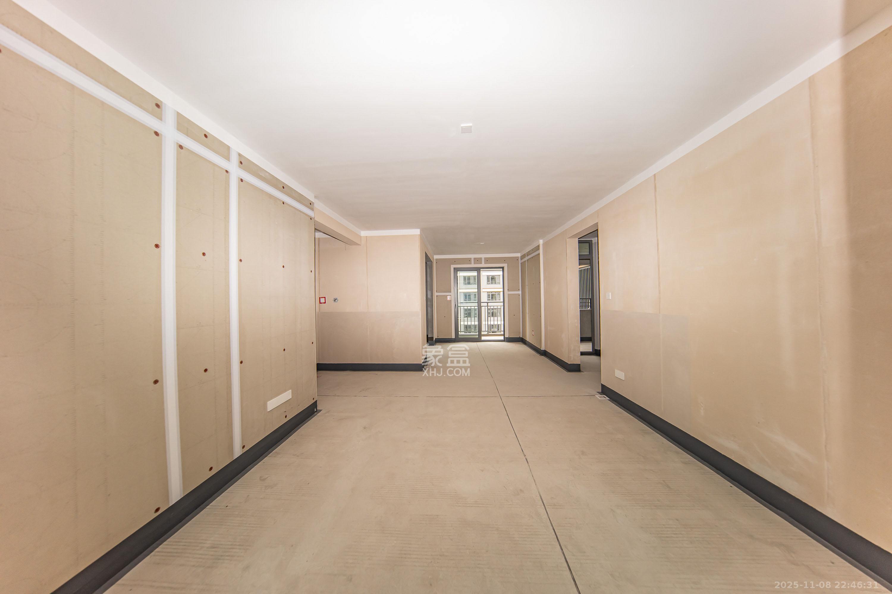 中海阅山府 4室2厅2卫 139.8万 中海阅山府 4室2厅2卫 139.8万客厅