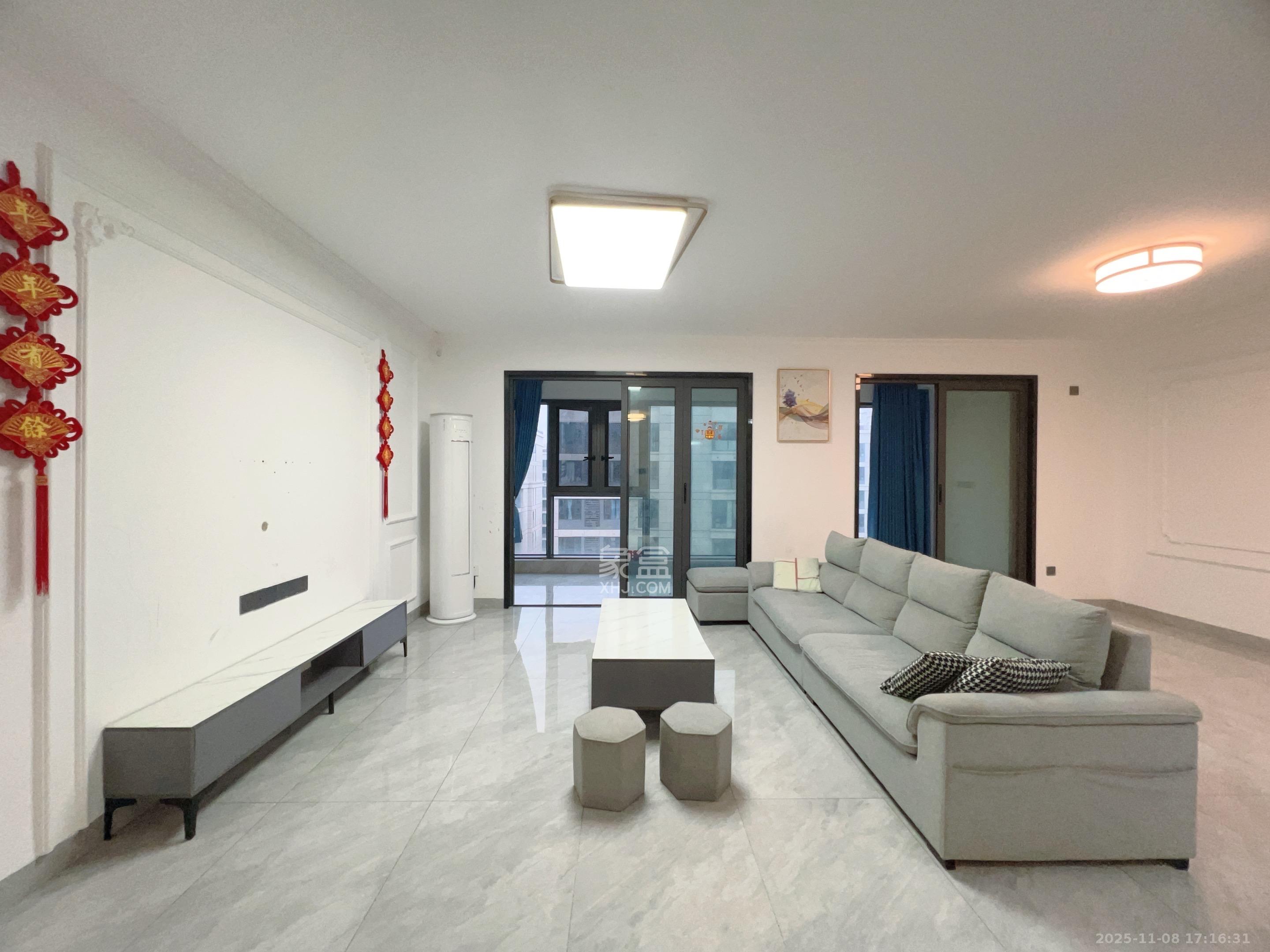 保利金香槟 4室2厅2卫 2800.0元/月 保利金香槟 4室2厅2卫 2800.0元/月室内图