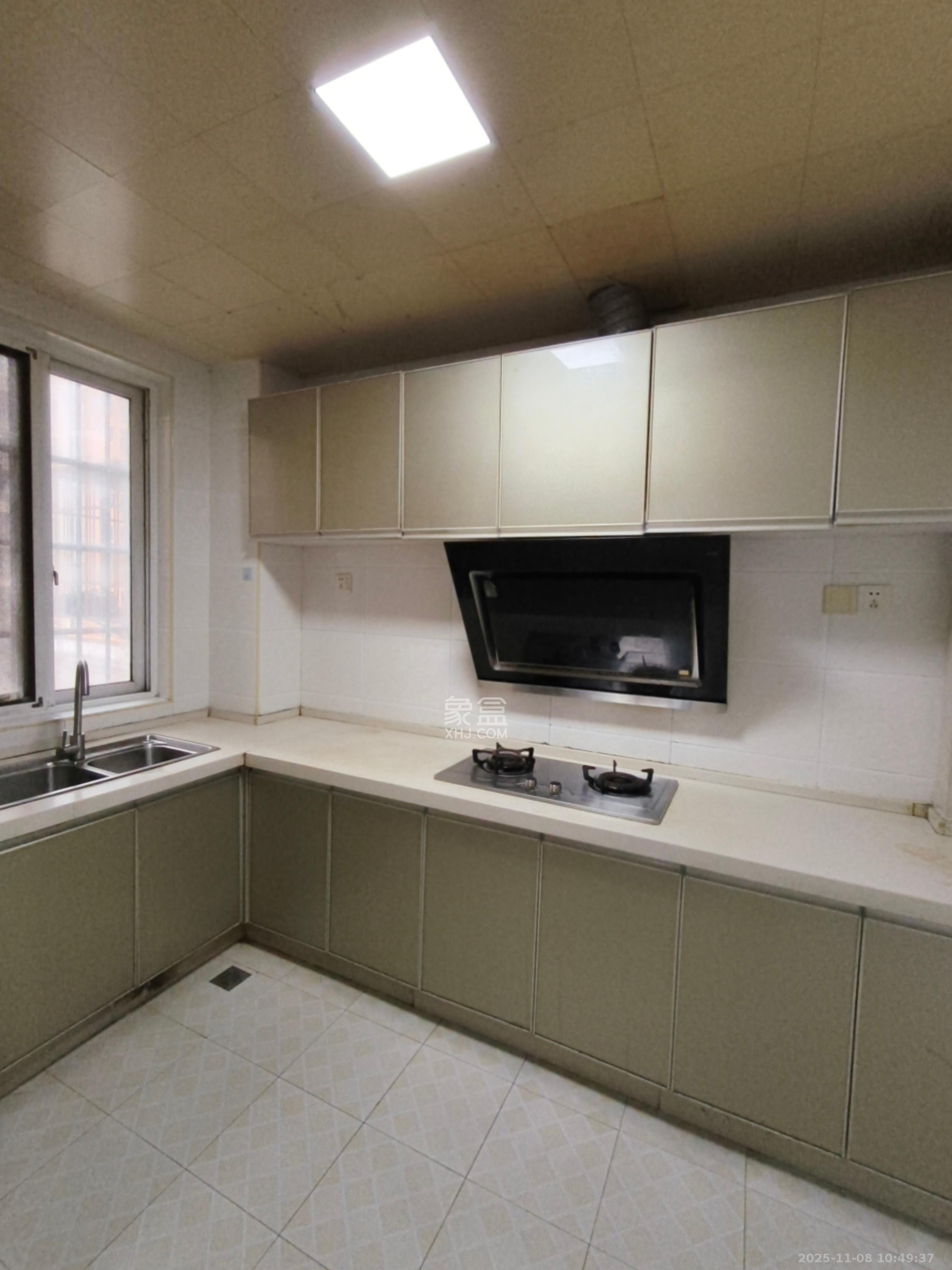 星城新宇黎锦苑  3室2厅2卫    2000.0元/月