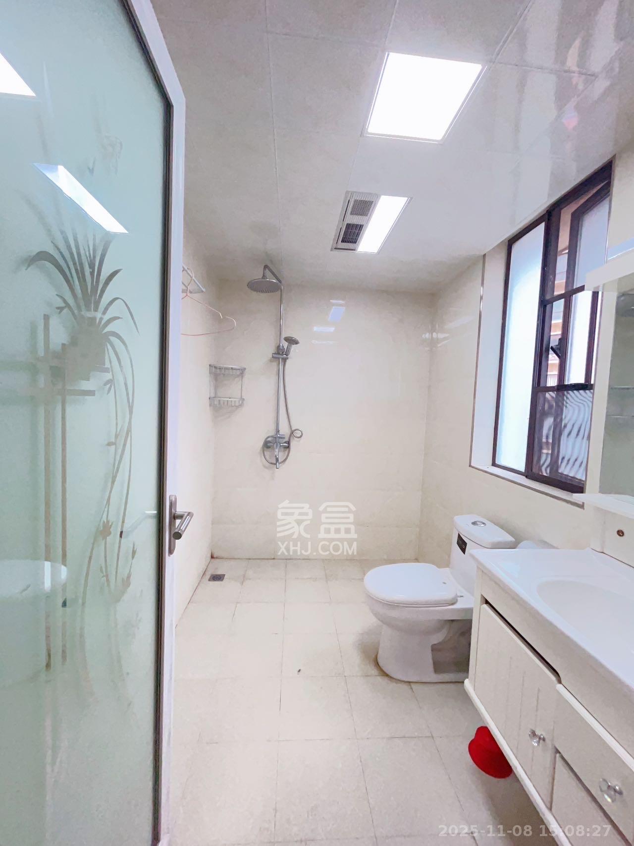 和泓梅溪四季  3室2厅2卫    2800.0元/月室内图