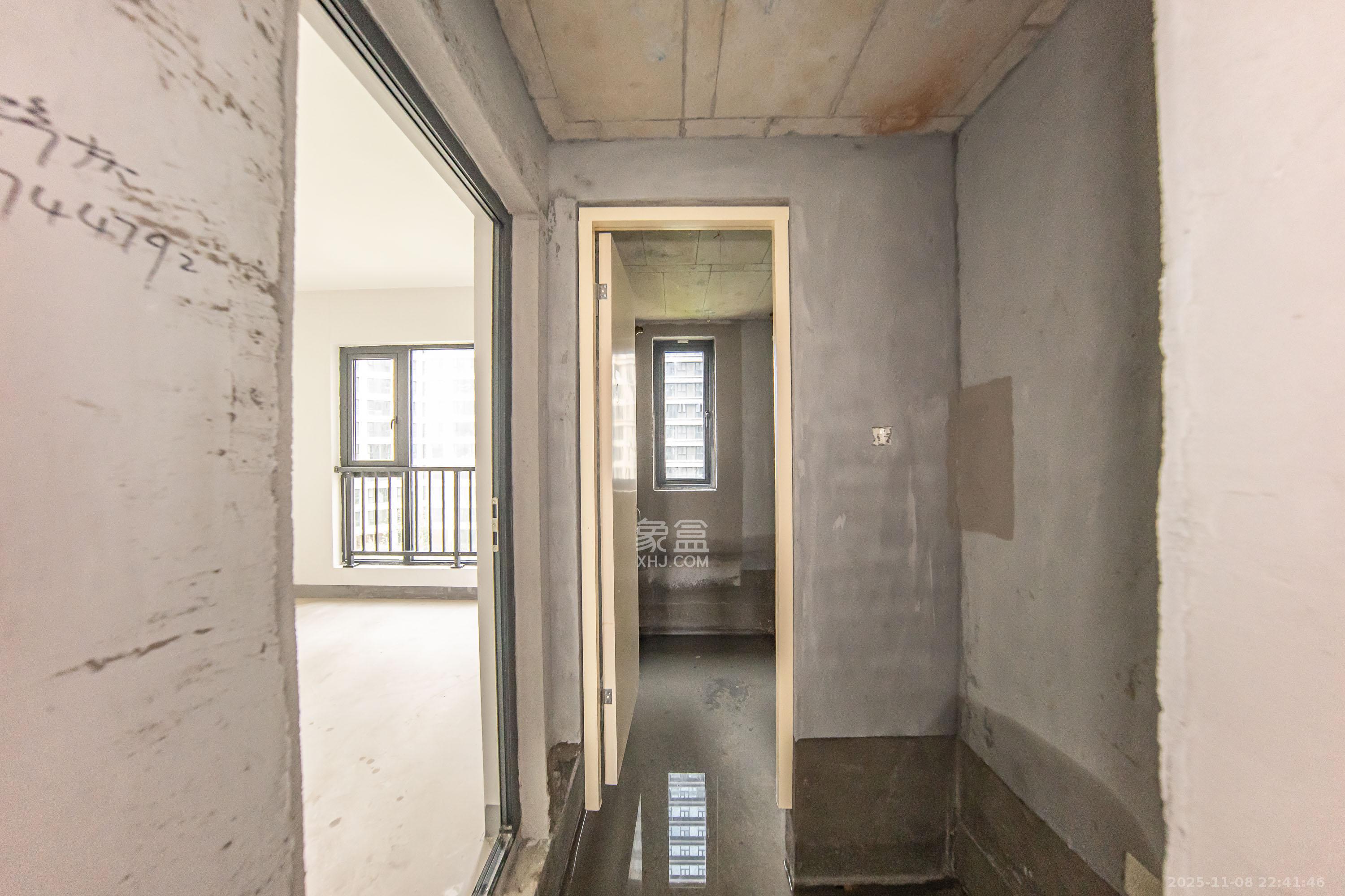 建投象山国际  4室2厅2卫    195.0万卫生间