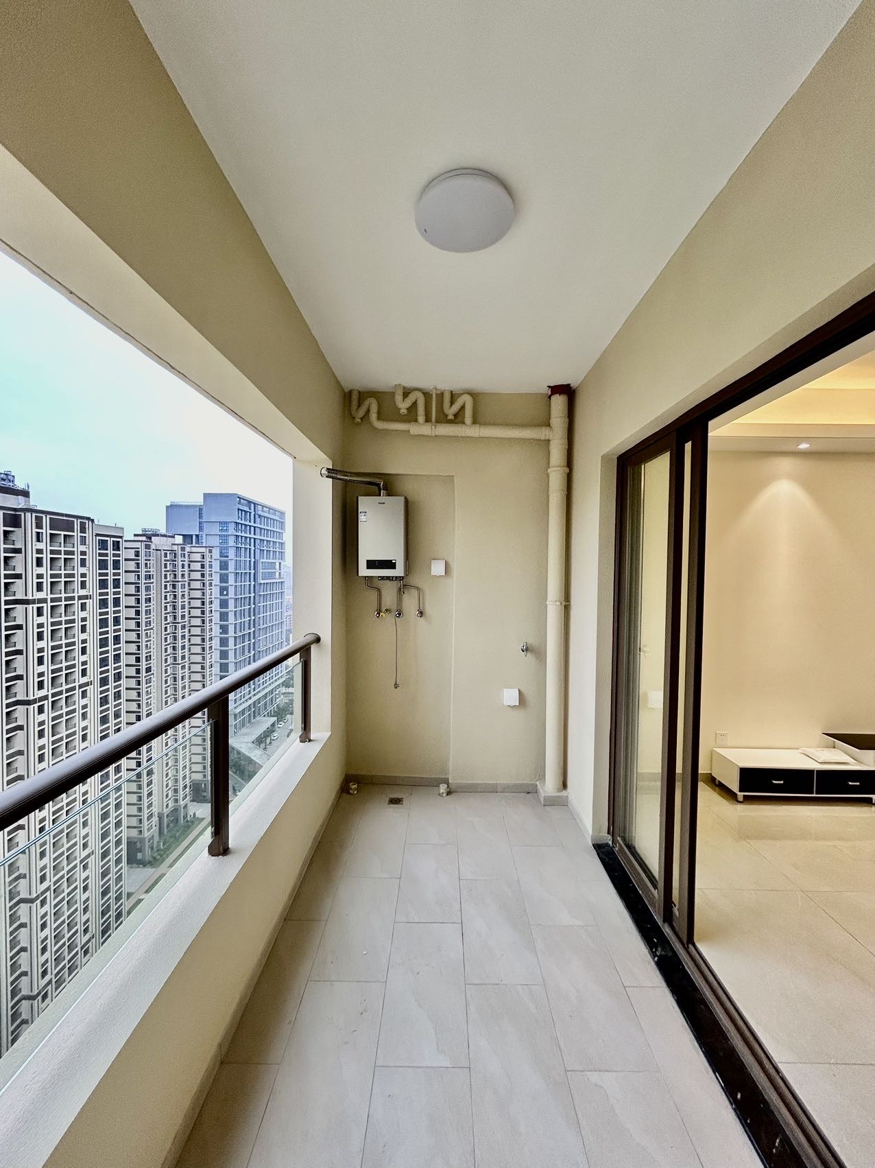 金湖壹号  3室2厅2卫    4800.0元/月室内图