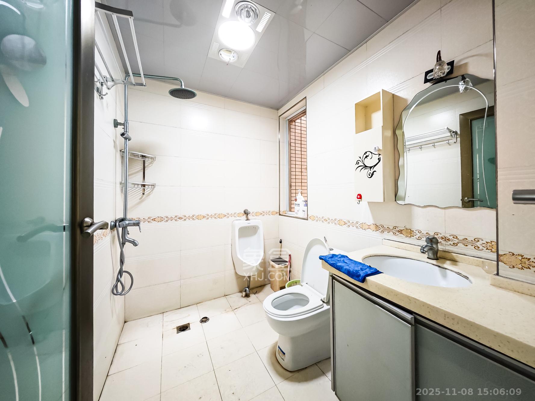 山语城一期  3室2厅2卫    80.0万卫生间