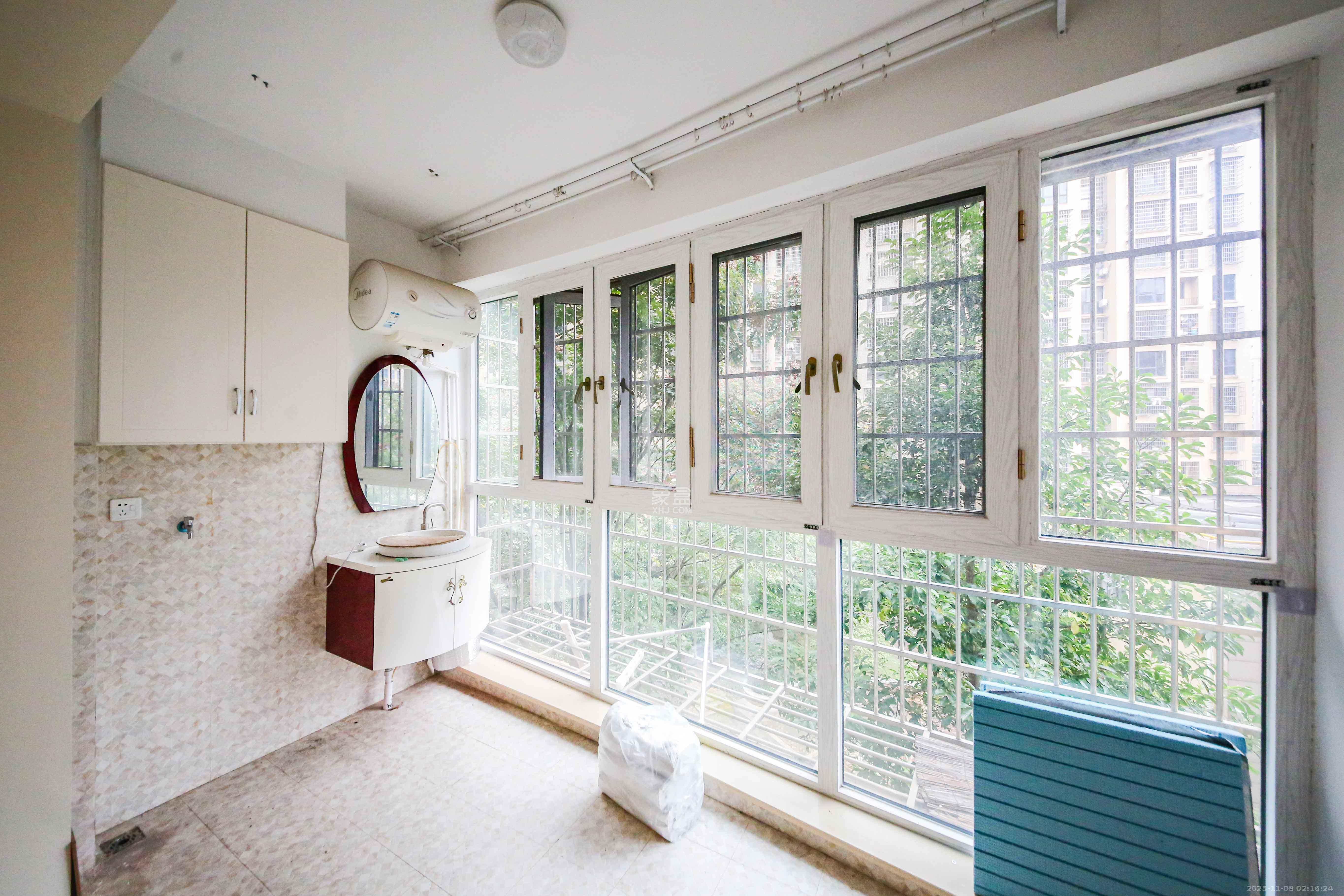 康斯丹郡(融程领秀佳园) 2室2厅1卫 50.0万 康斯丹郡(融程领秀佳园) 2室2厅1卫 50.0万阳台