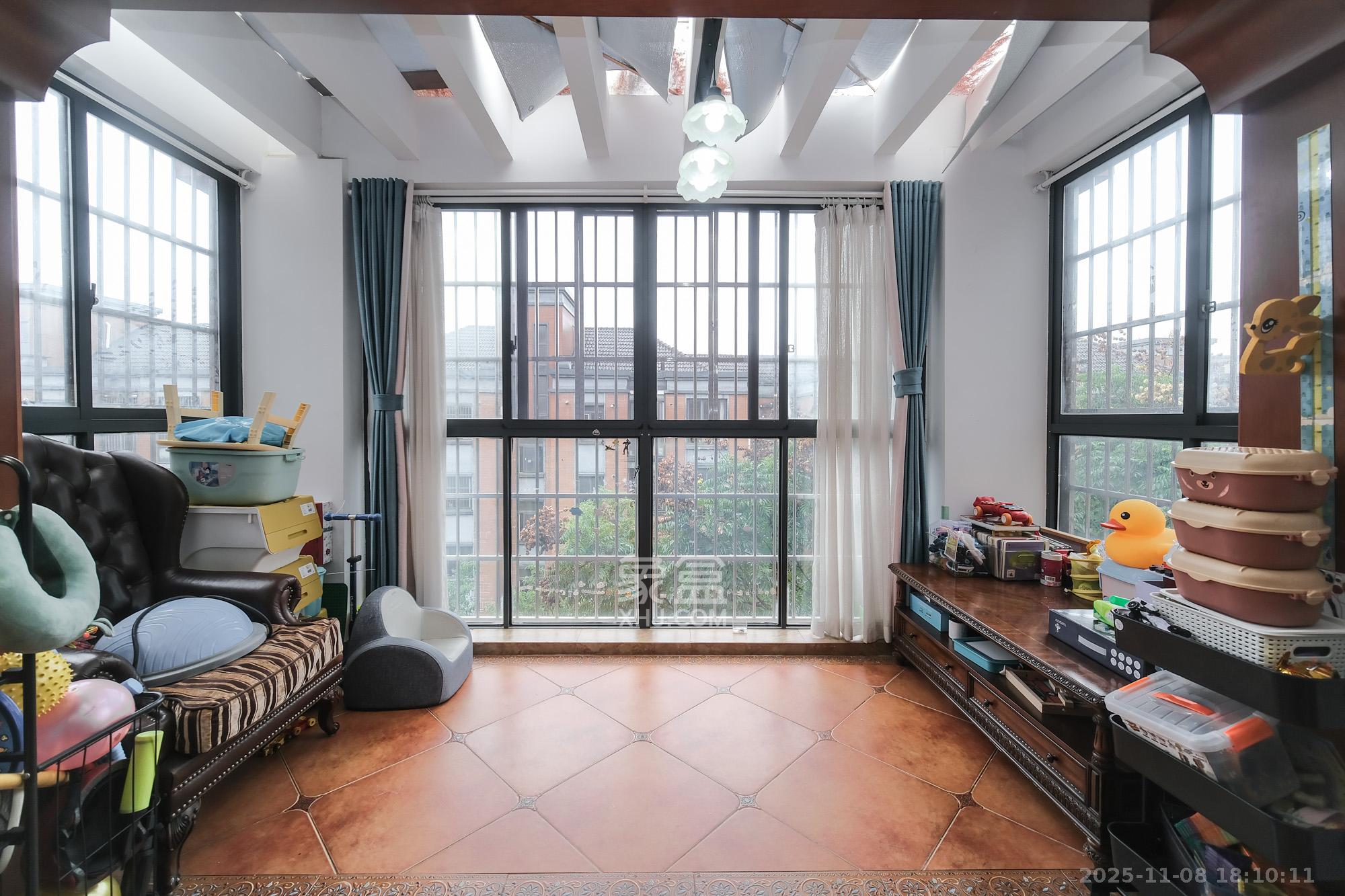 山水湾  3室2厅2卫    70.0万阳台