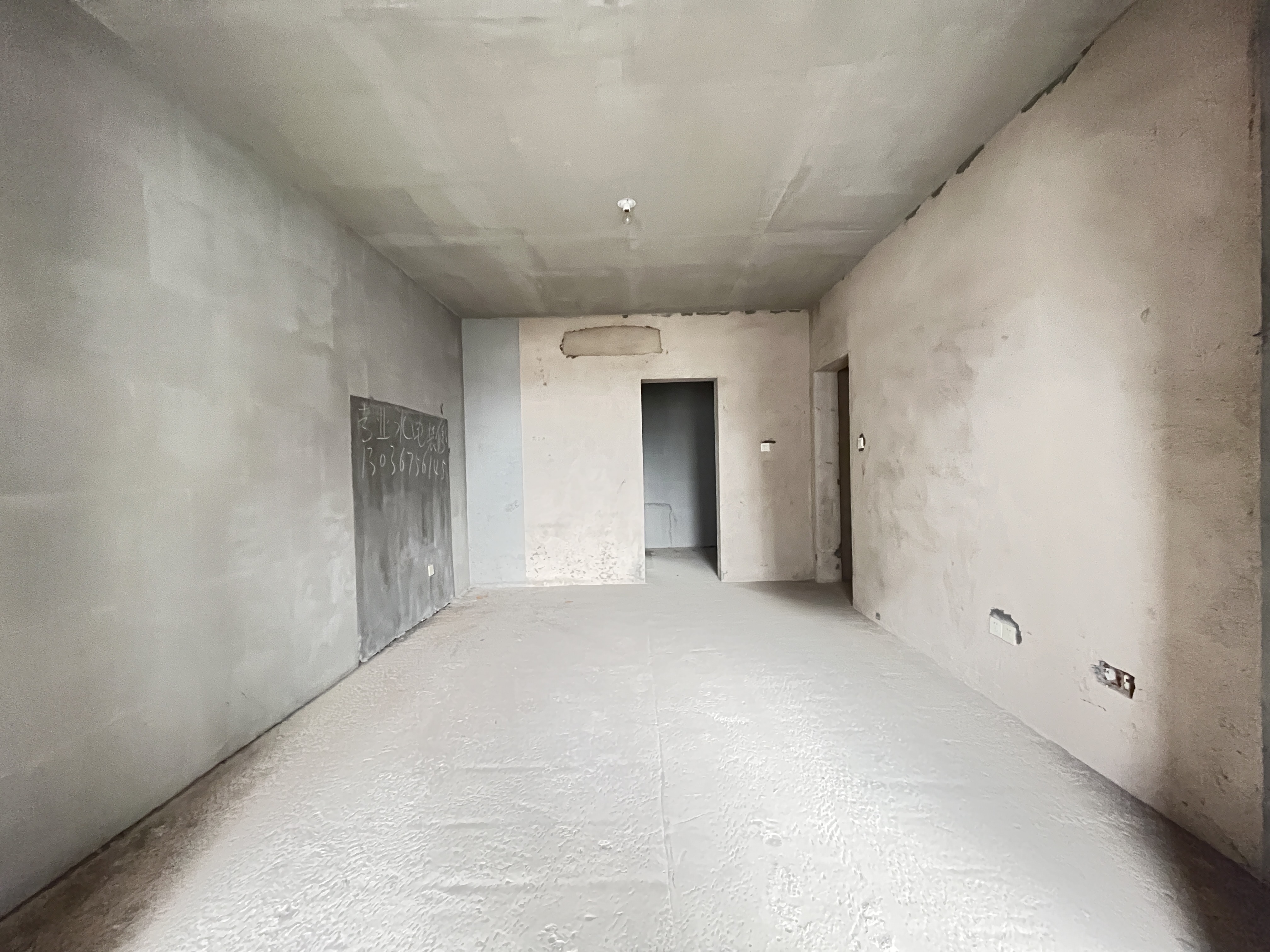 南门口安置小区二期  4室2厅2卫    2500.0元/月室内图