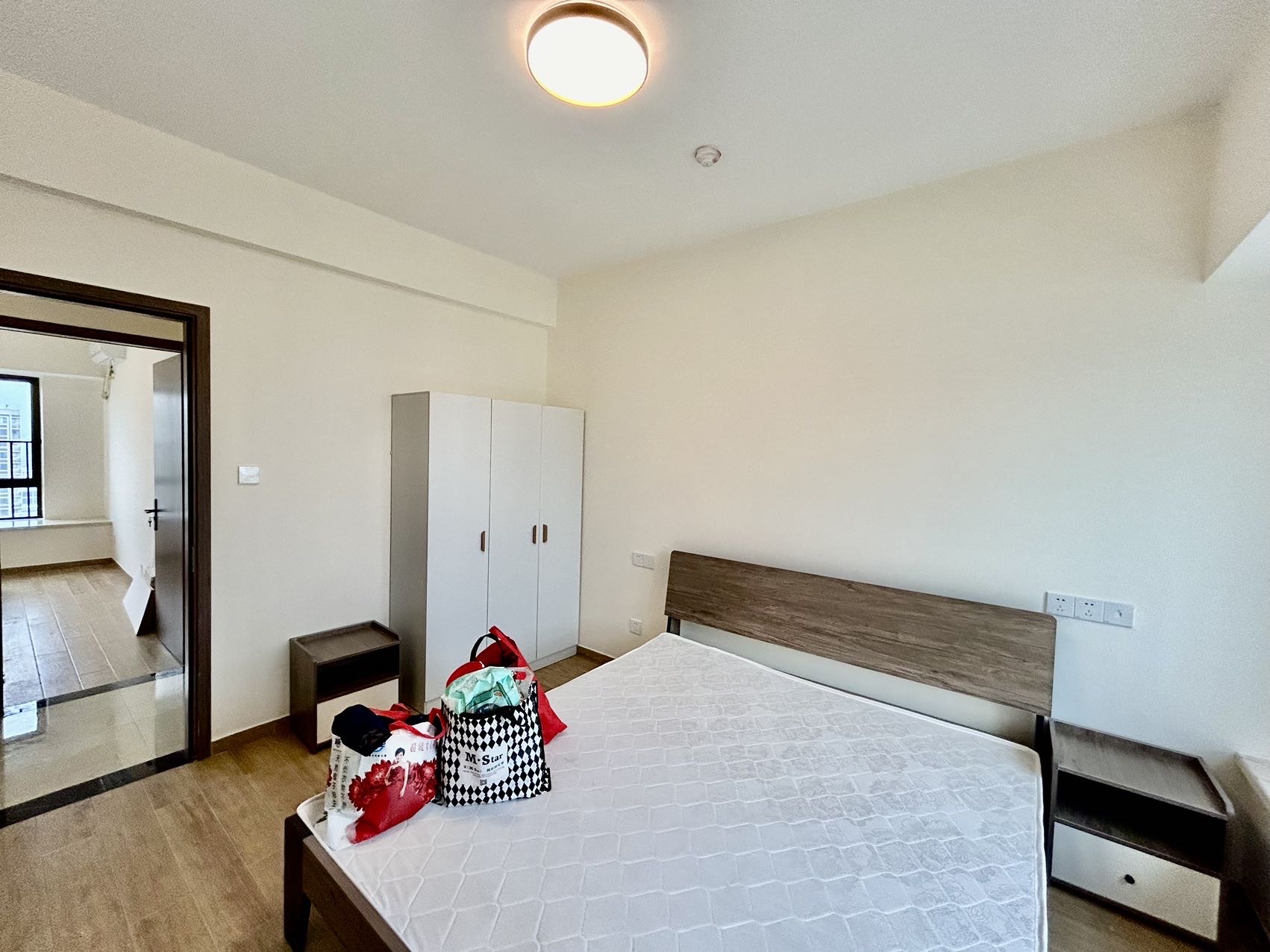 金湖壹号  3室2厅2卫    4800.0元/月室内图